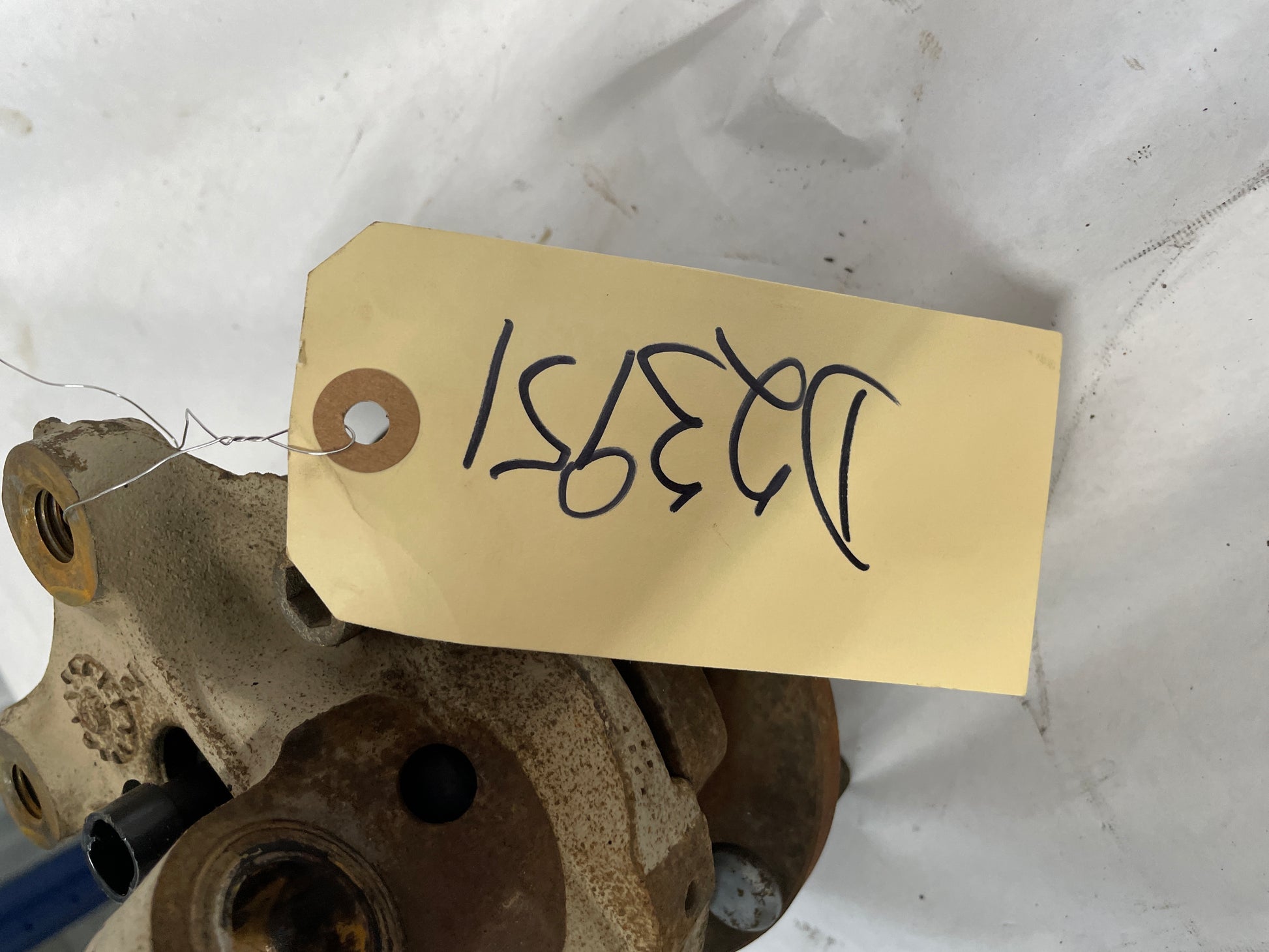2006 Pontiac GTO LH Driver Front Suspension Spindle Hub Knuckle Assembly OEM - Day's Parts Yard