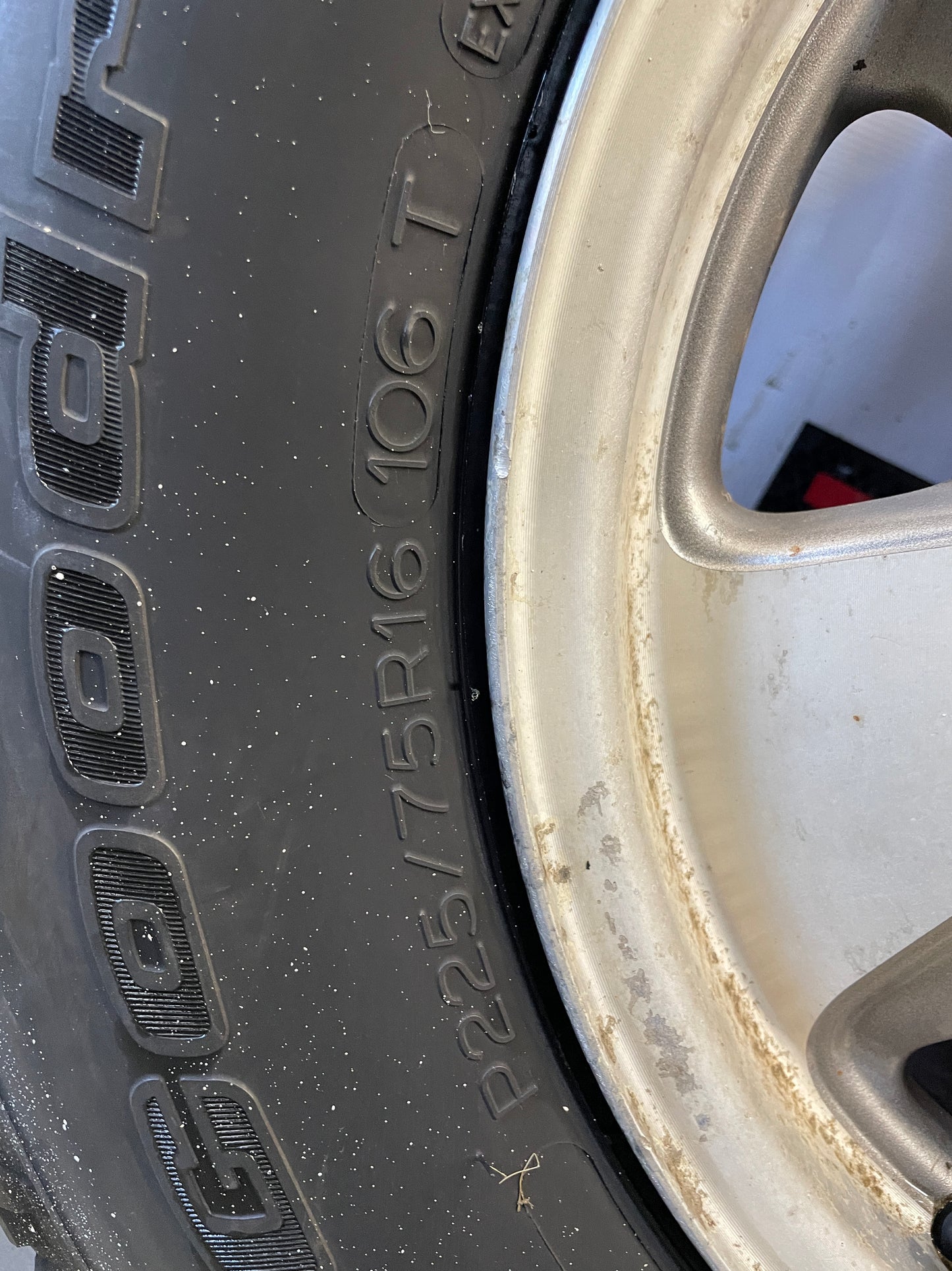 2003 Chevy Suburban Wheels & Tires 16X7 Factory OEM