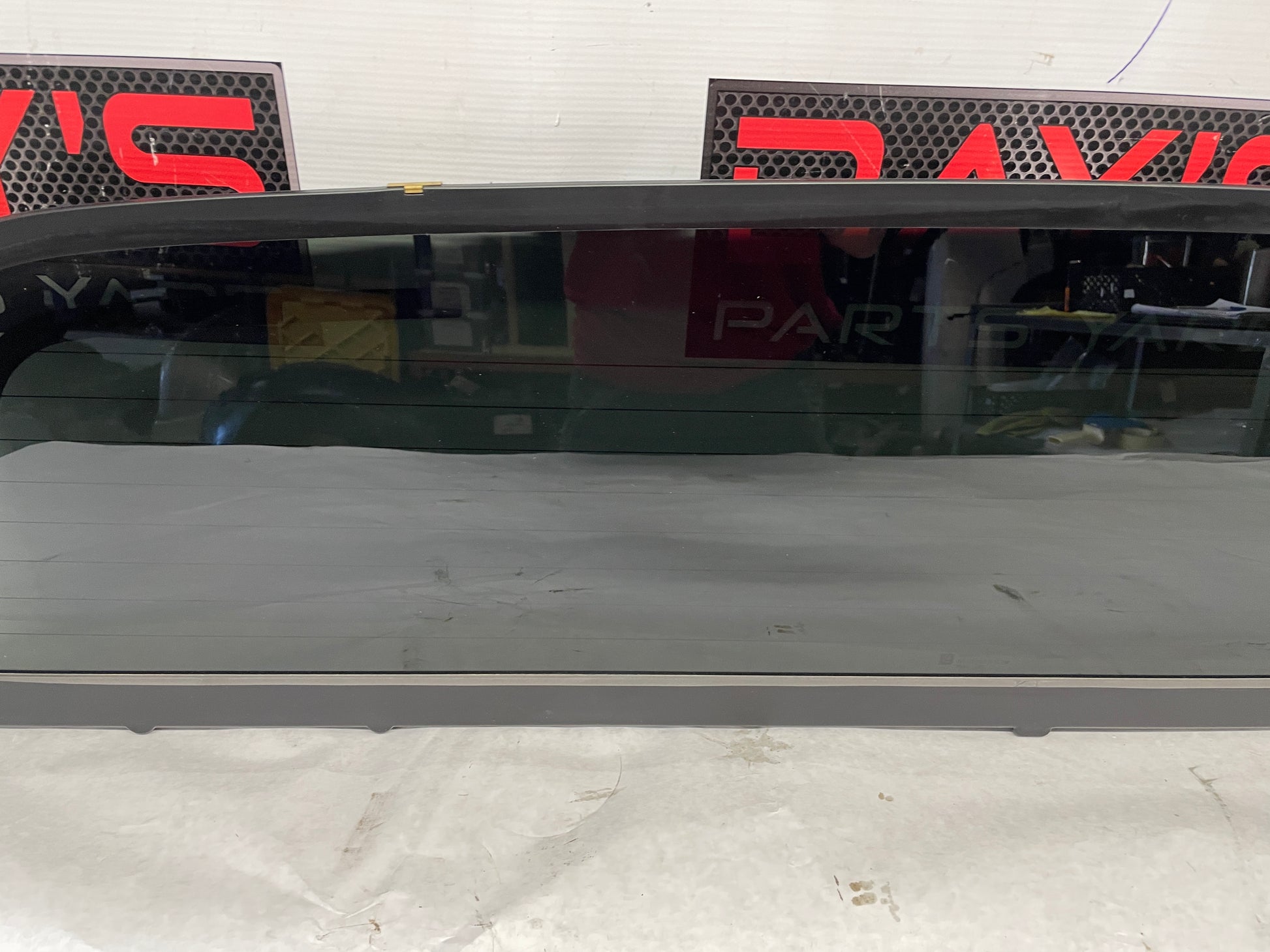 2005 Chevy Avalanche Rear Back Window Glass Heated OEM - Day's Parts Yard