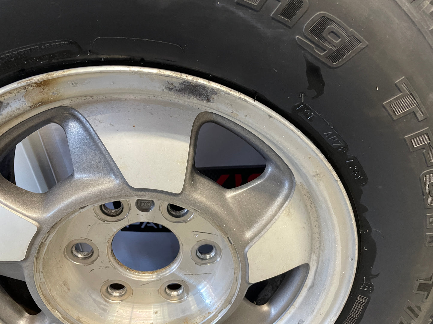 2003 Chevy Suburban Wheels & Tires 16X7 Factory OEM