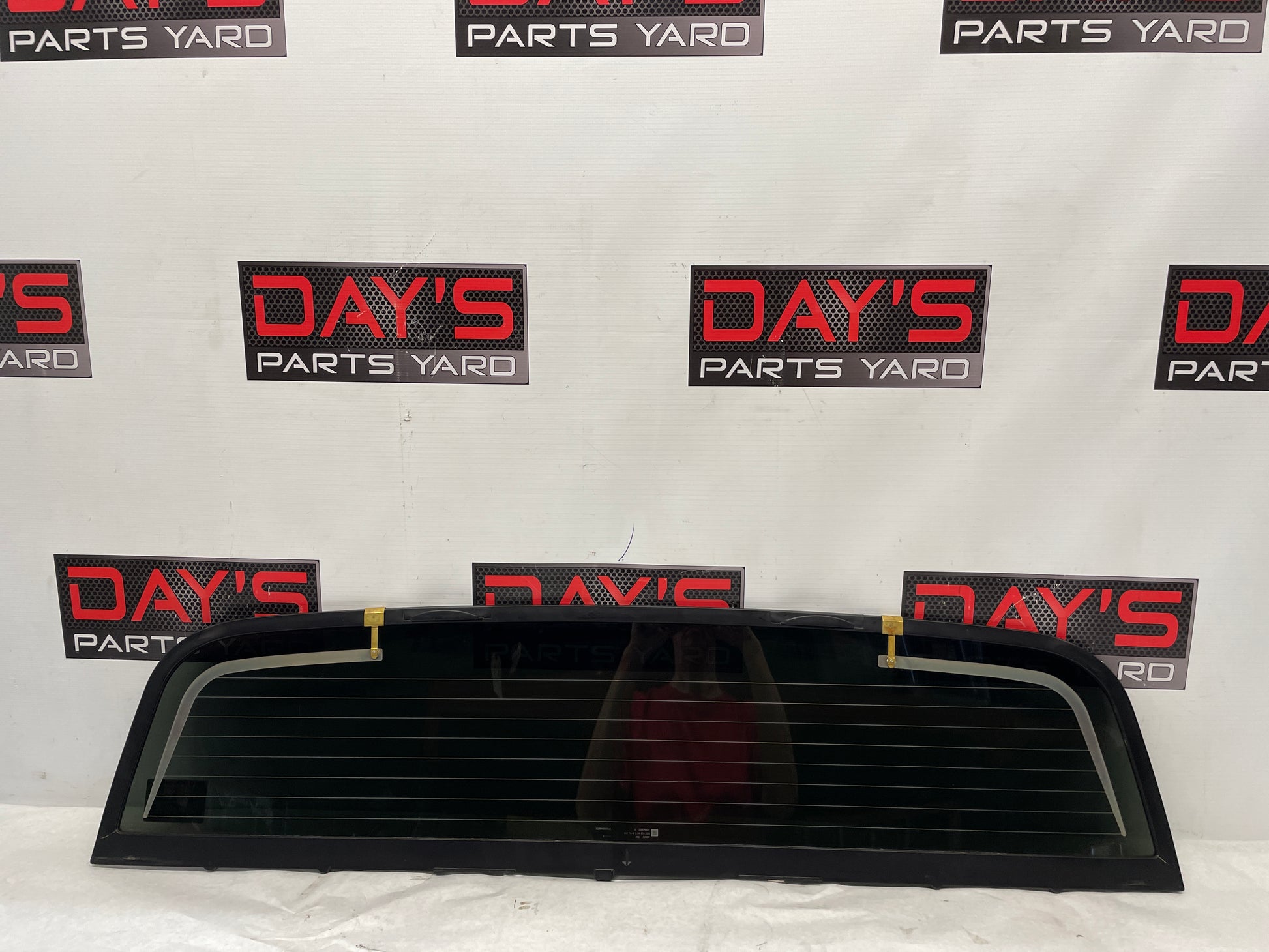 2005 Chevy Avalanche Rear Back Window Glass Heated OEM - Day's Parts Yard