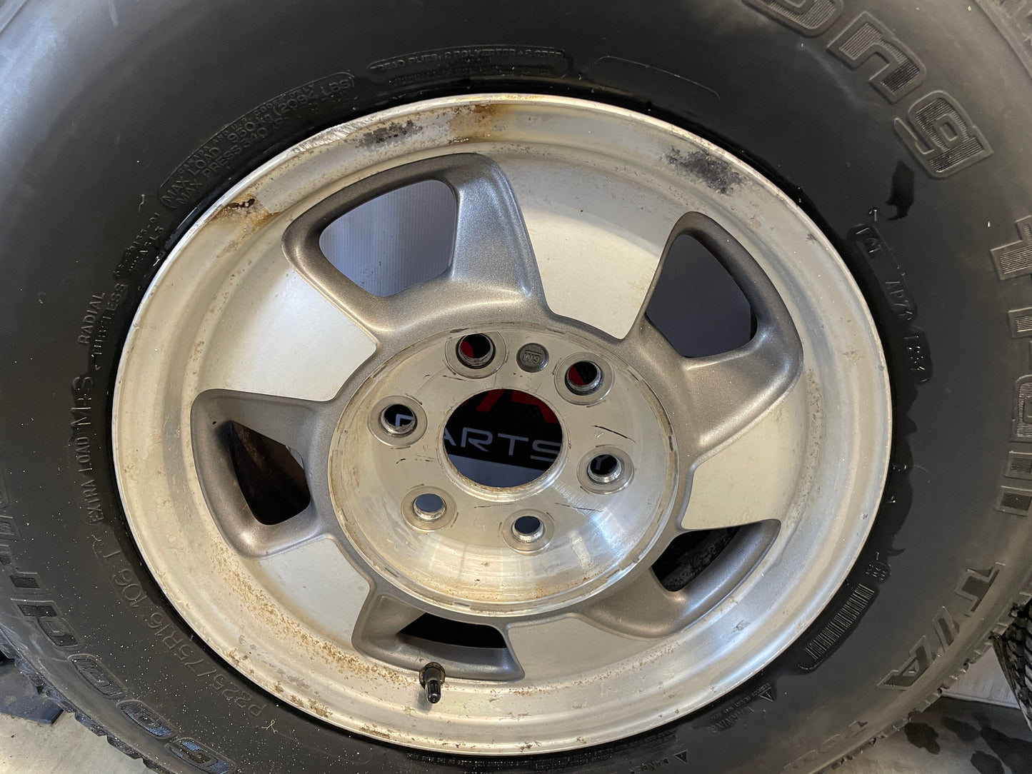 2003 Chevy Suburban Wheels & Tires 16X7 Factory OEM