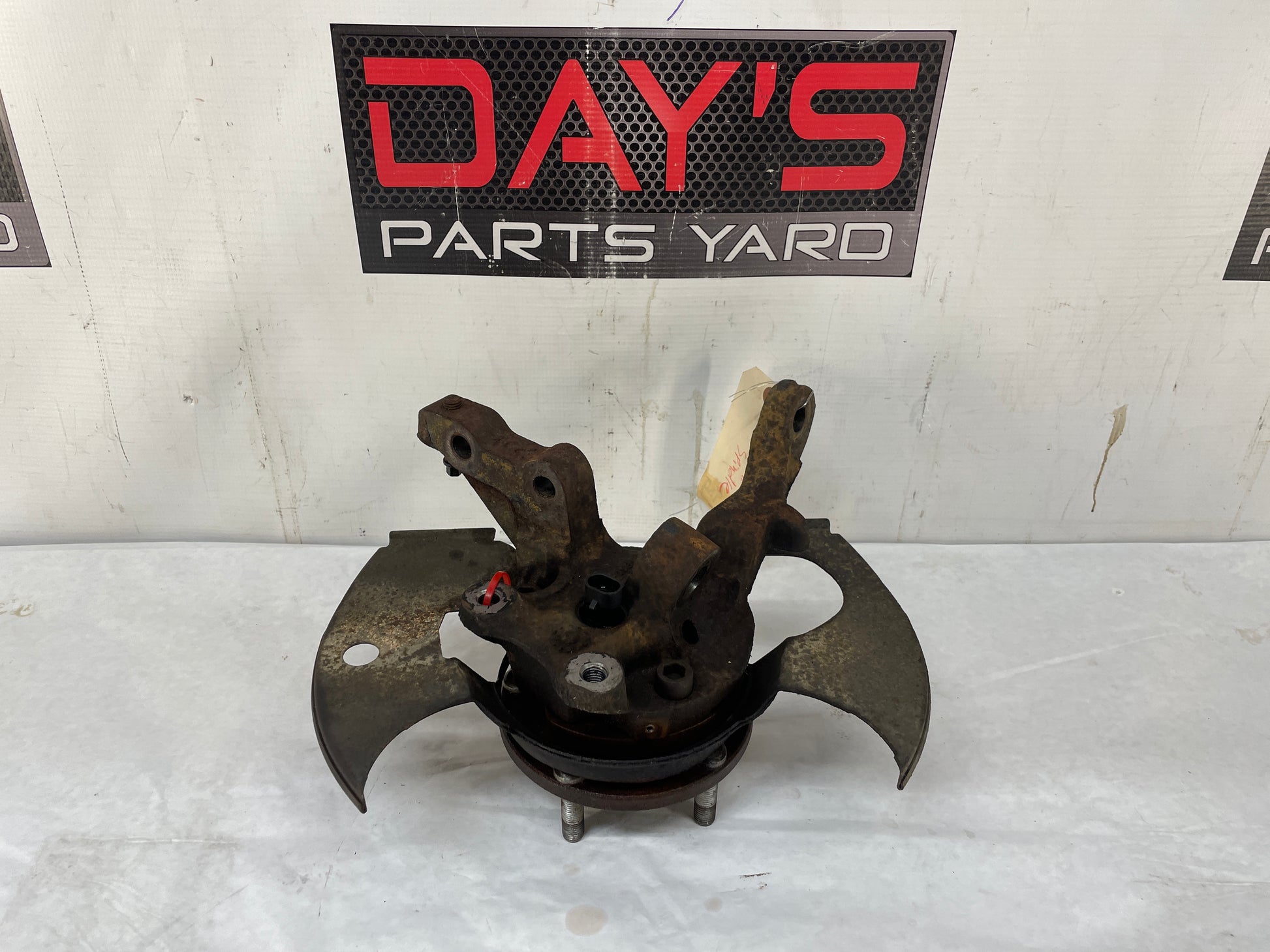 2004 Pontiac GTO  RH Passenger Front Suspension Spindle Hub Knuckle Assembly OEM - Day's Parts Yard