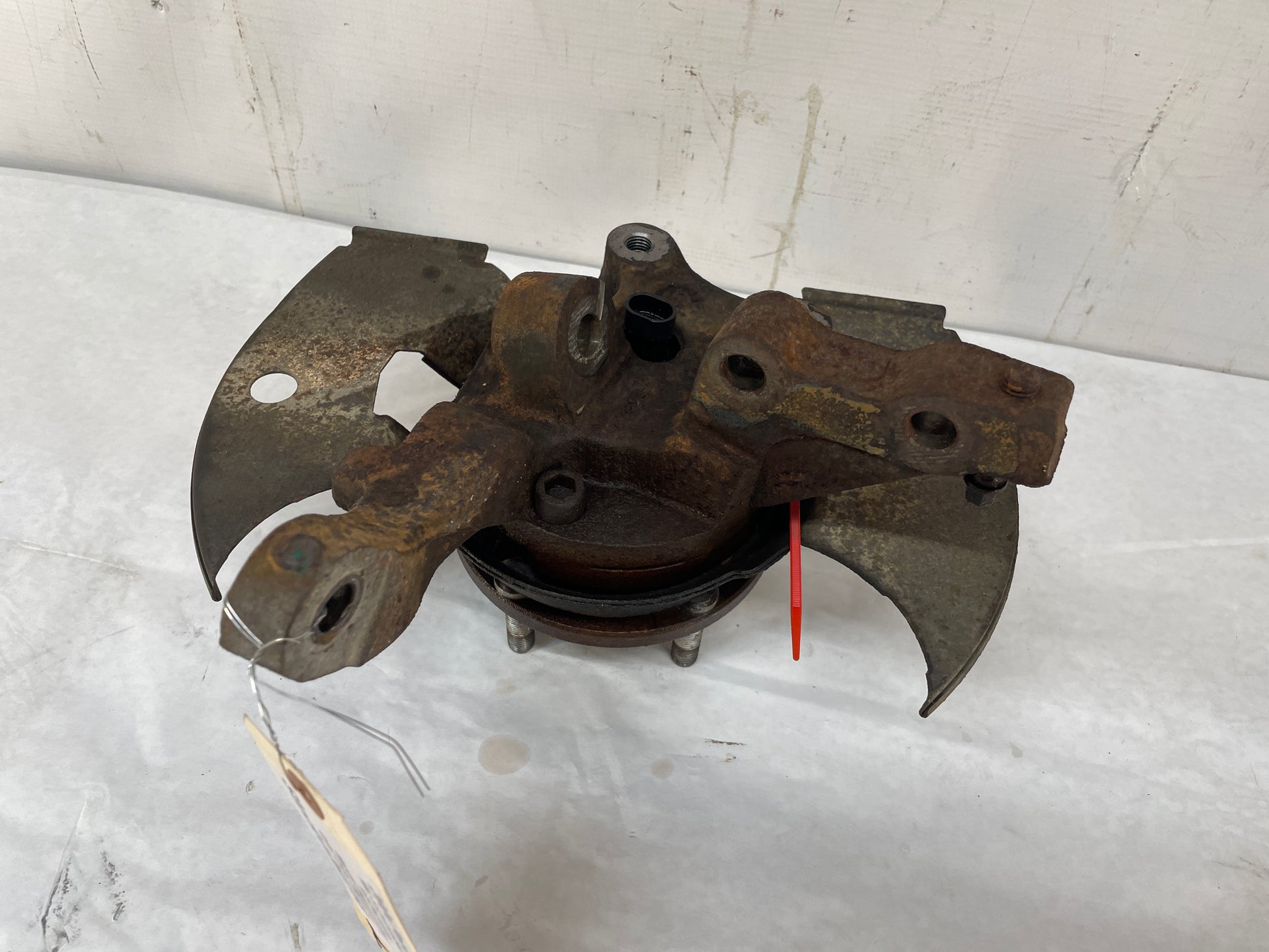 2004 Pontiac GTO  RH Passenger Front Suspension Spindle Hub Knuckle Assembly OEM - Day's Parts Yard