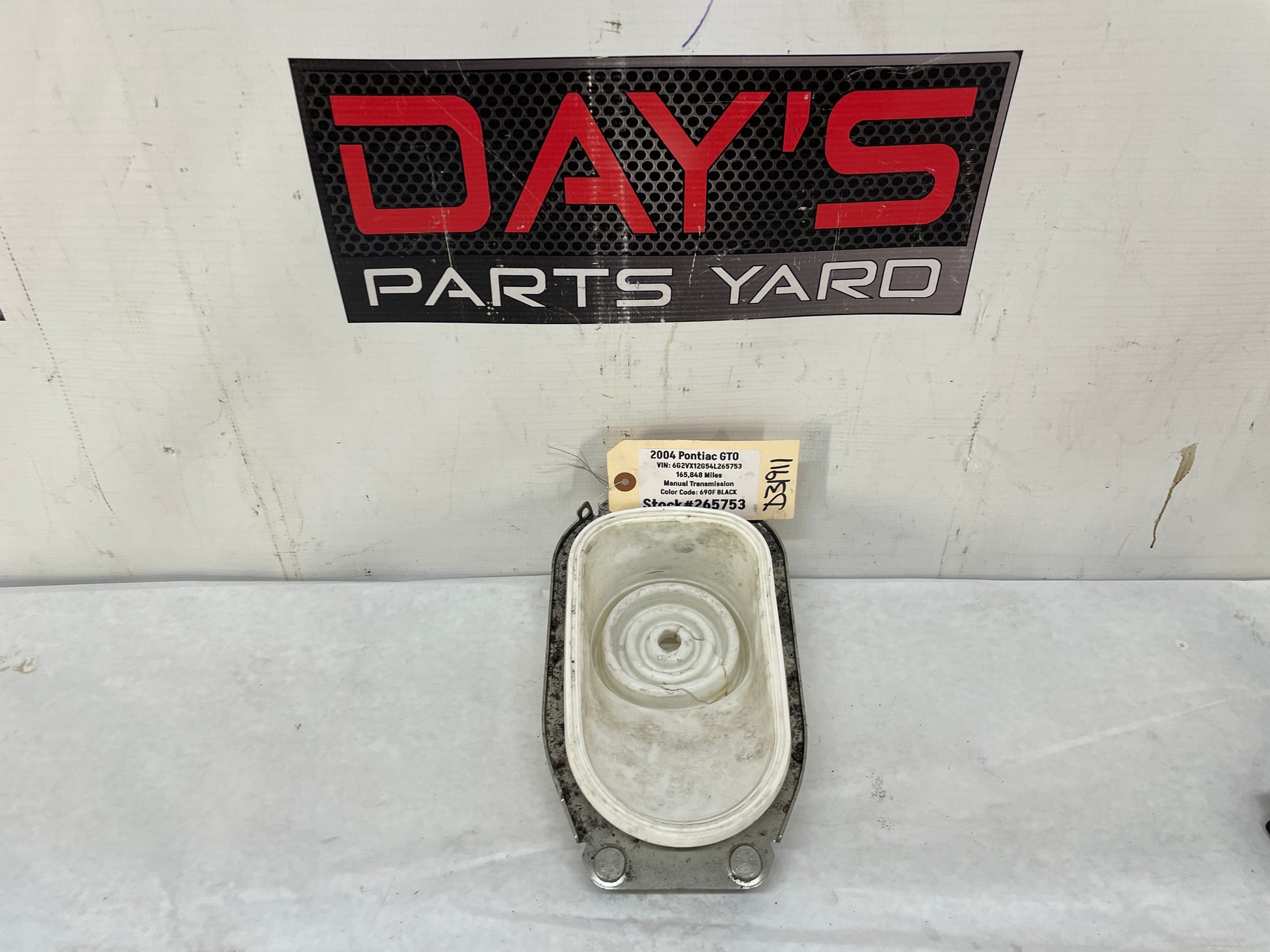 2005 Pontiac GTO Manual Shifter Boot Ring Insulator Bracket w/ White Boot OEM - Day's Parts Yard