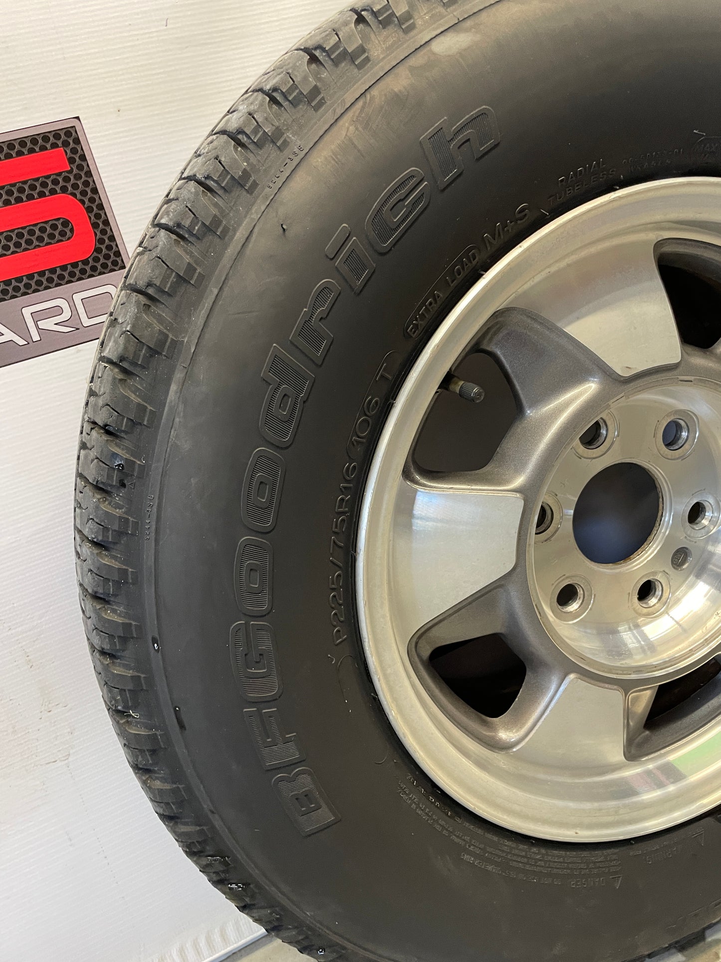 2003 Chevy Suburban Wheels & Tires 16X7 Factory OEM