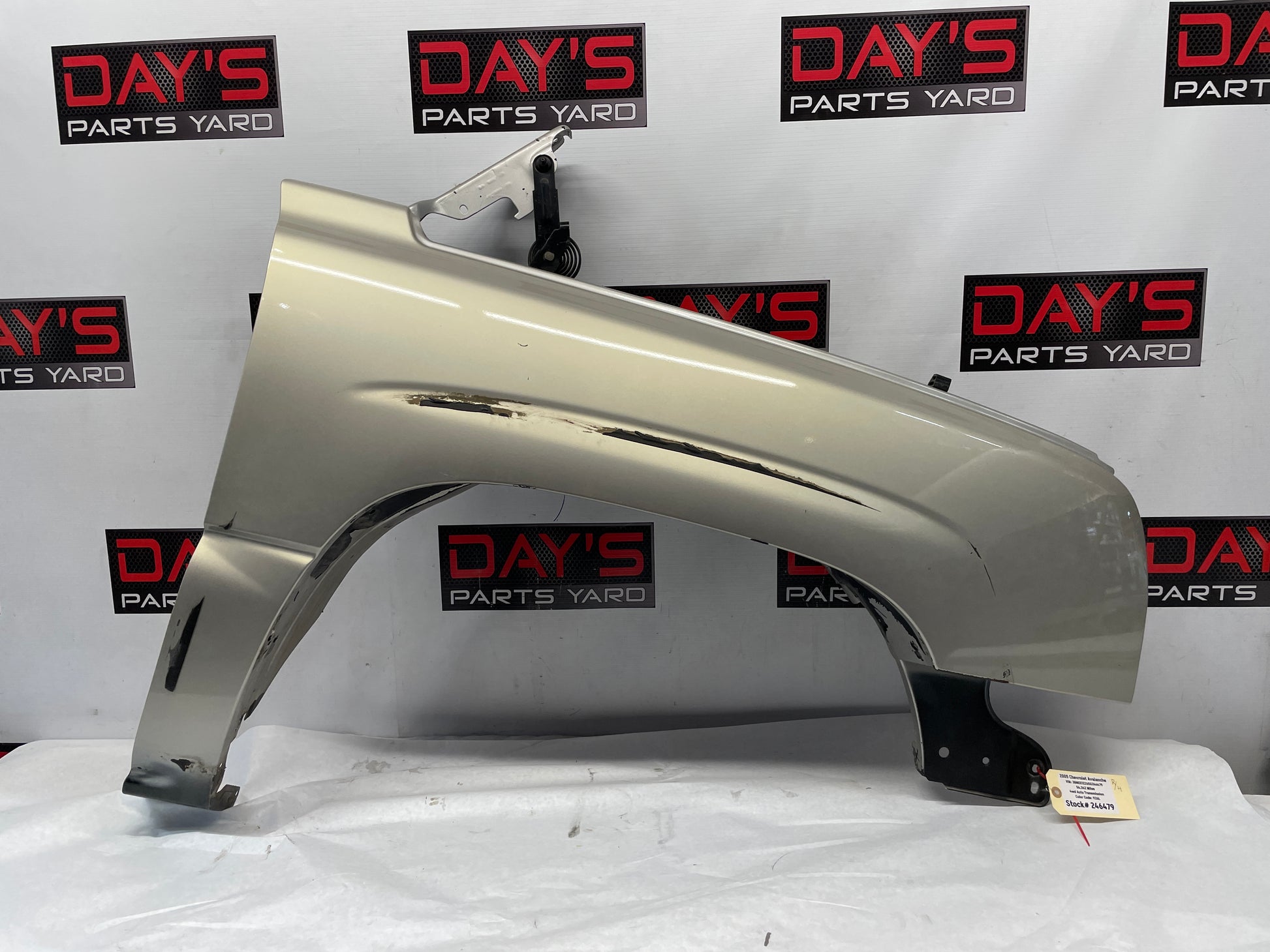 2005 Chevy Avalanche RH Passenger Fender OEM - Day's Parts Yard