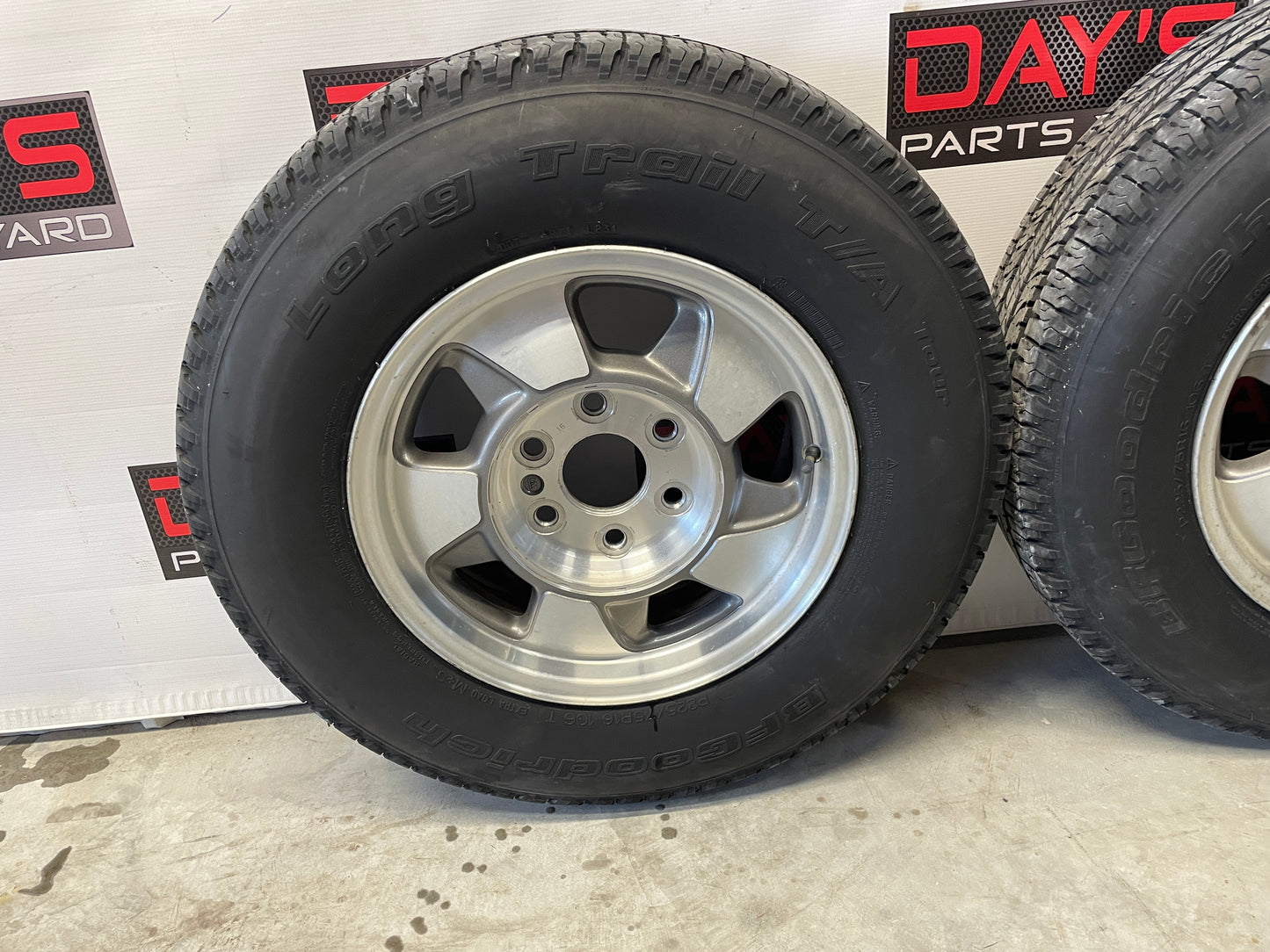 2003 Chevy Suburban Wheels & Tires 16X7 Factory OEM