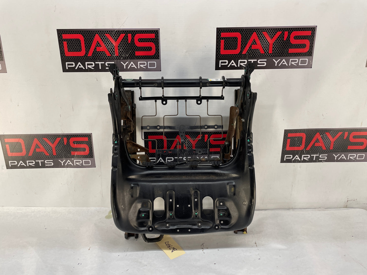 2014 Chevy Caprice PPV LH Driver Front Seat Bottom Track Frame Cushion Motor Assembly OEM - Day's Parts Yard