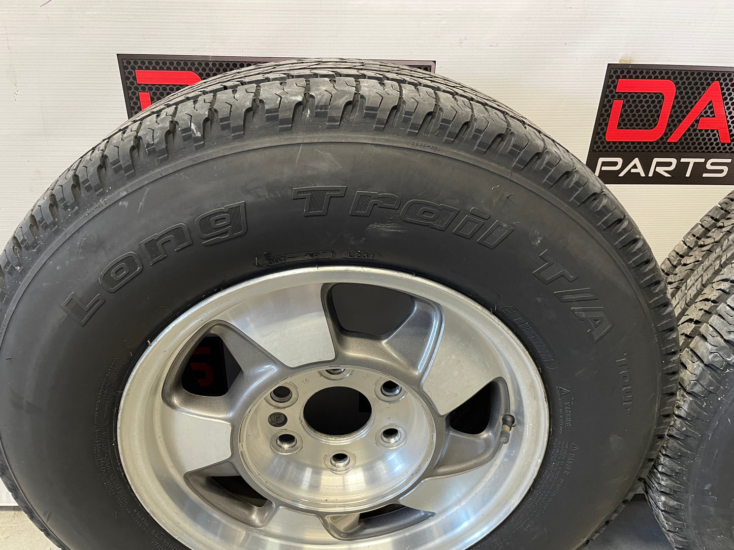 2003 Chevy Suburban Wheels & Tires 16X7 Factory OEM