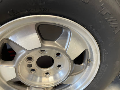2003 Chevy Suburban Wheels & Tires 16X7 Factory OEM
