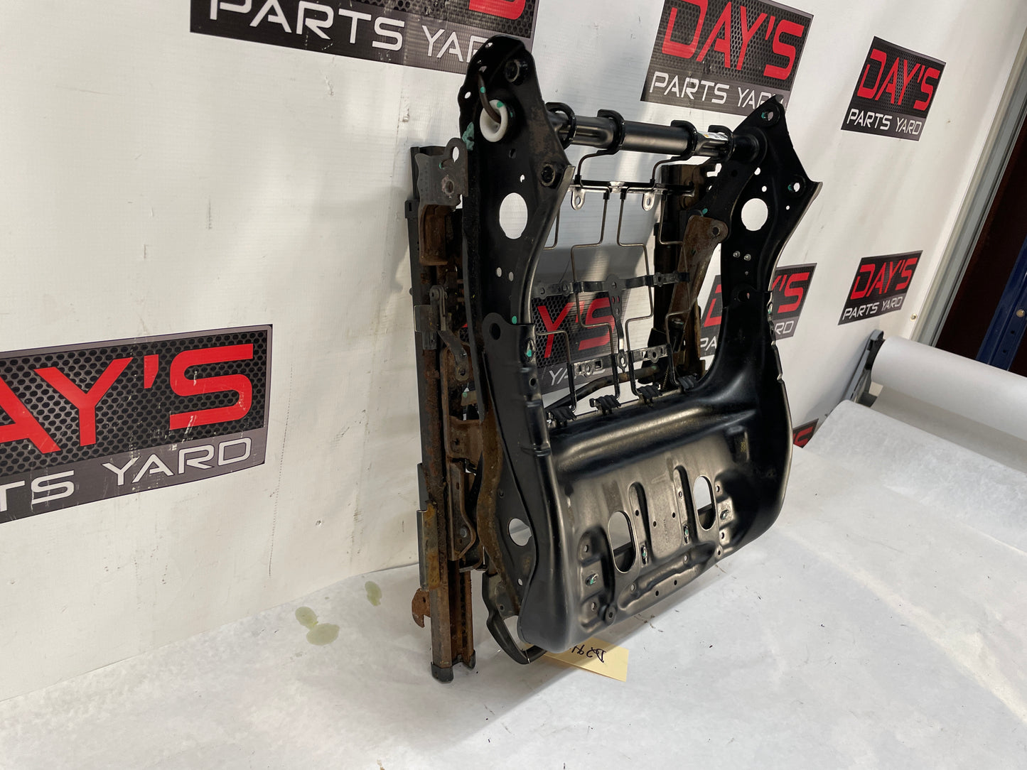 2014 Chevy Caprice PPV LH Driver Front Seat Bottom Track Frame Cushion Motor Assembly OEM - Day's Parts Yard
