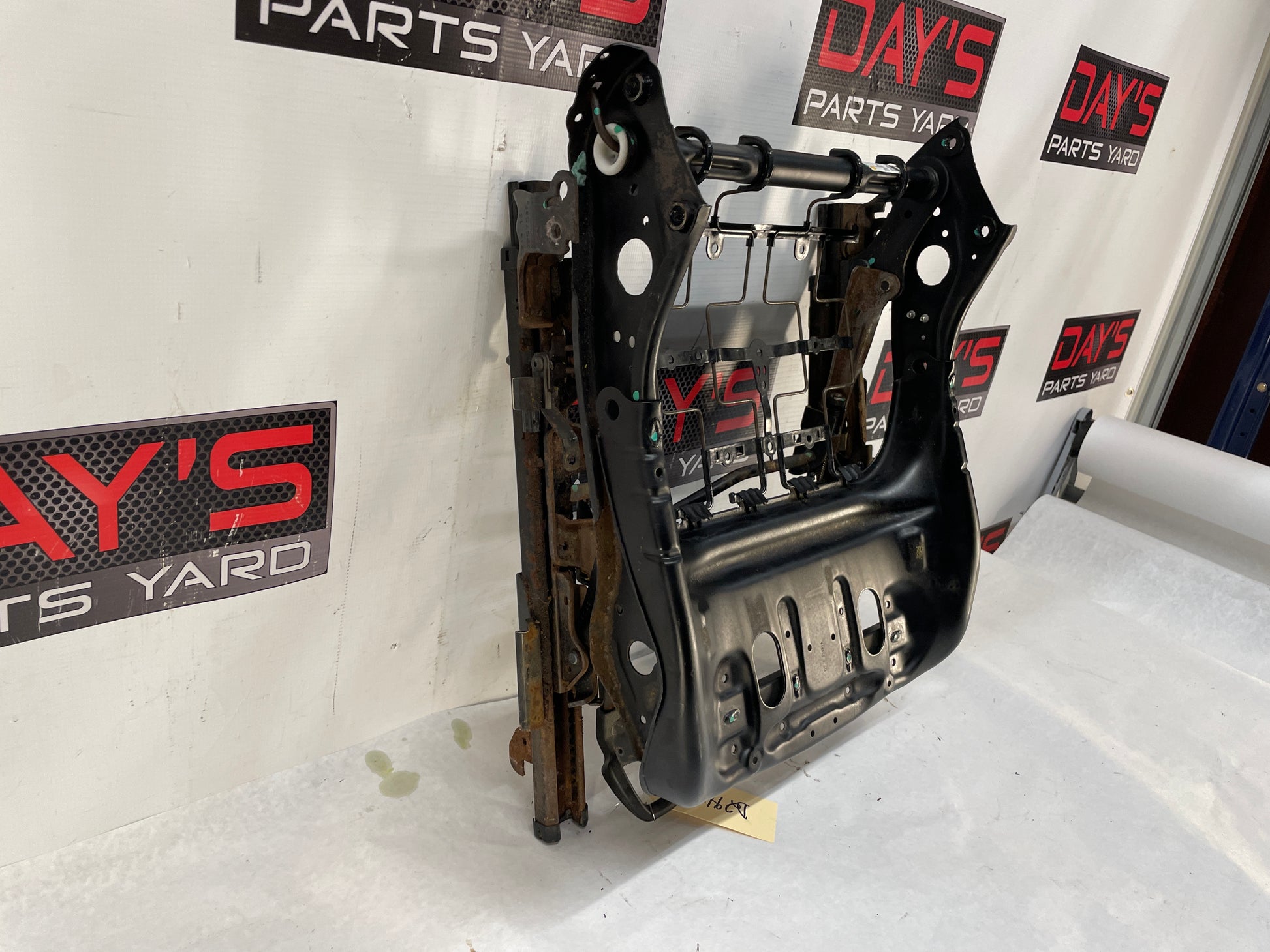 2014 Chevy Caprice PPV LH Driver Front Seat Bottom Track Frame Cushion Motor Assembly OEM - Day's Parts Yard