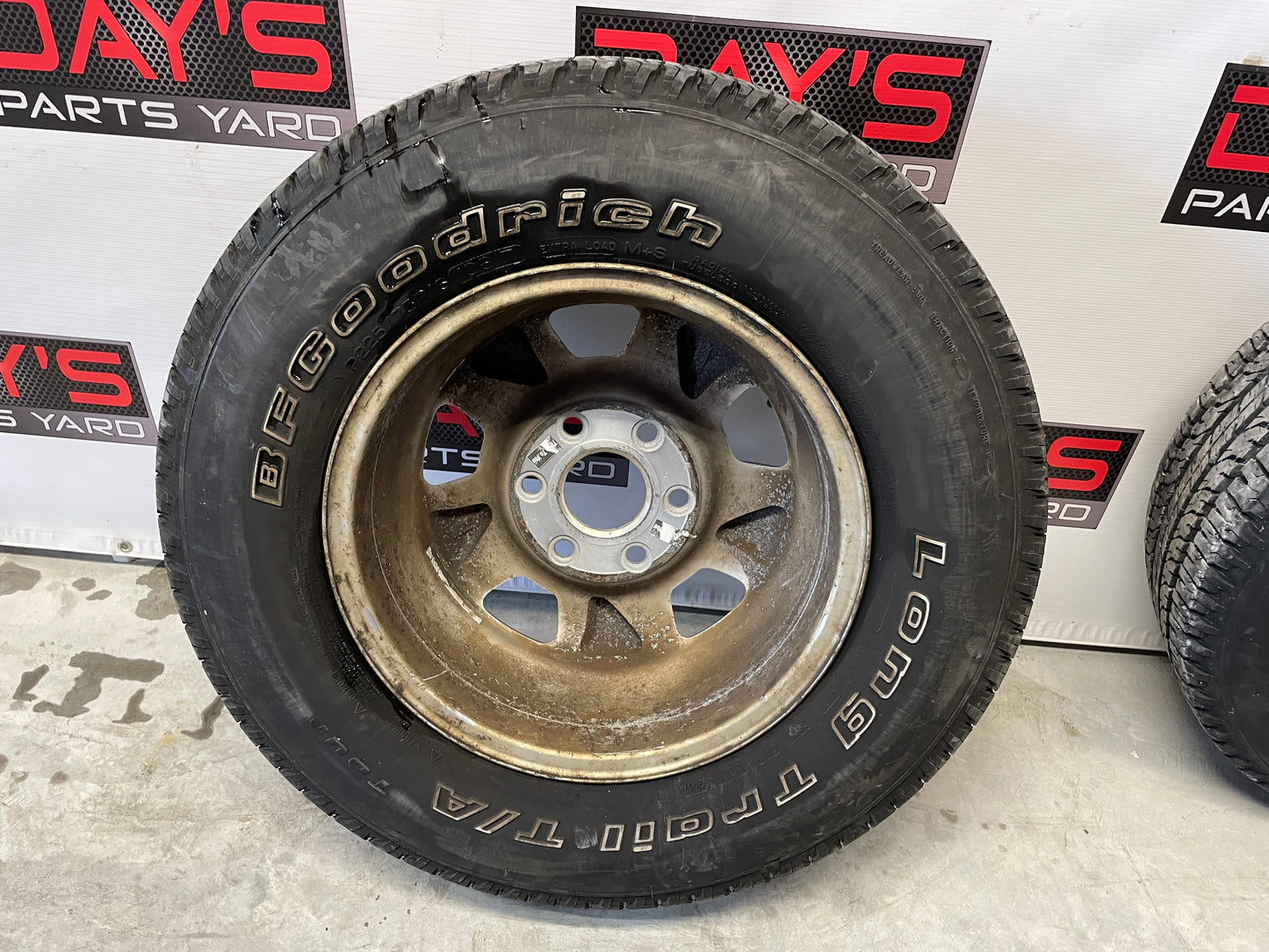 2003 Chevy Suburban Wheels & Tires 16X7 Factory OEM