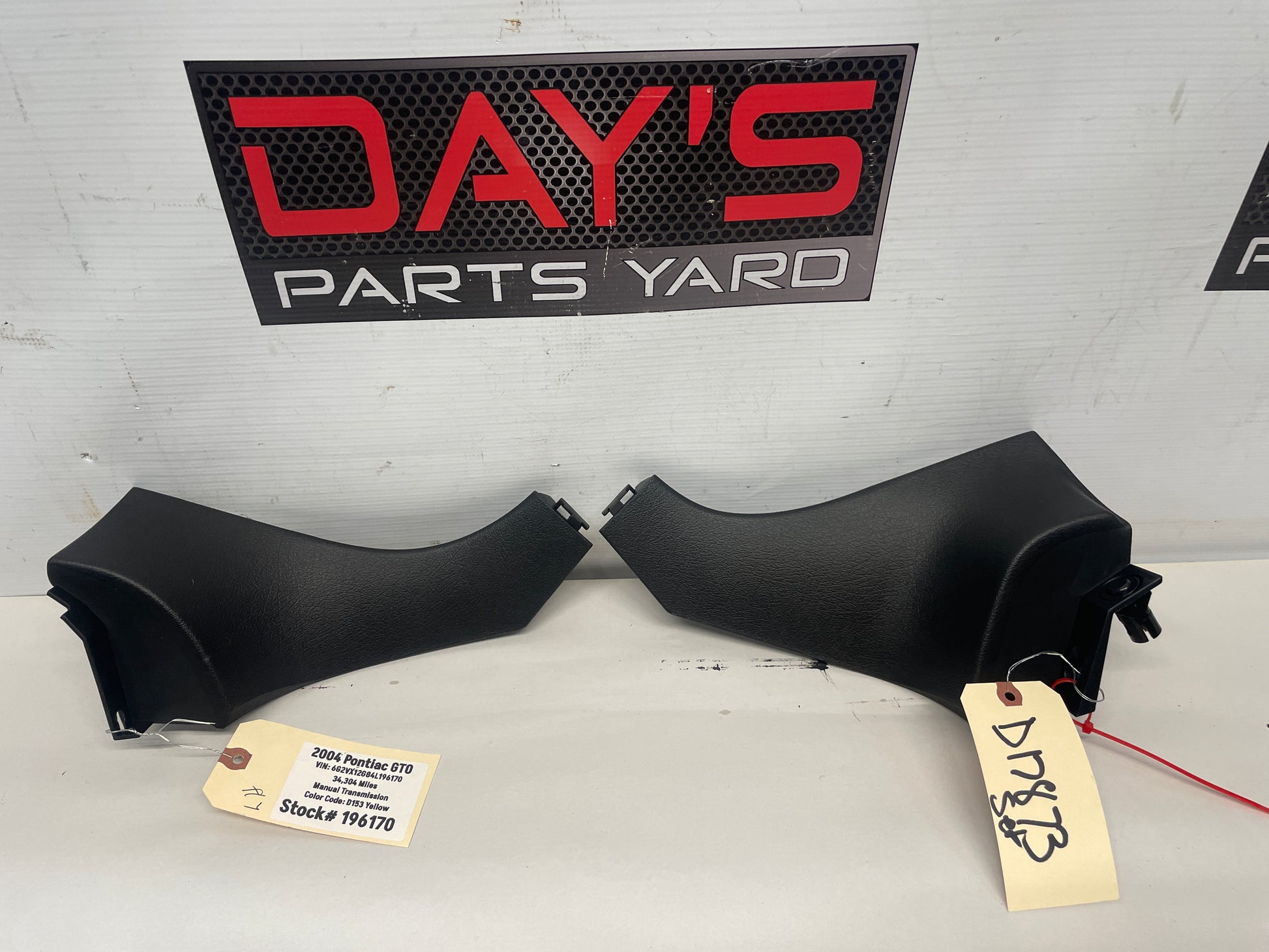 2004 Pontiac GTO RH & LH Center Console Dash Trim  OEM - Day's Parts Yard