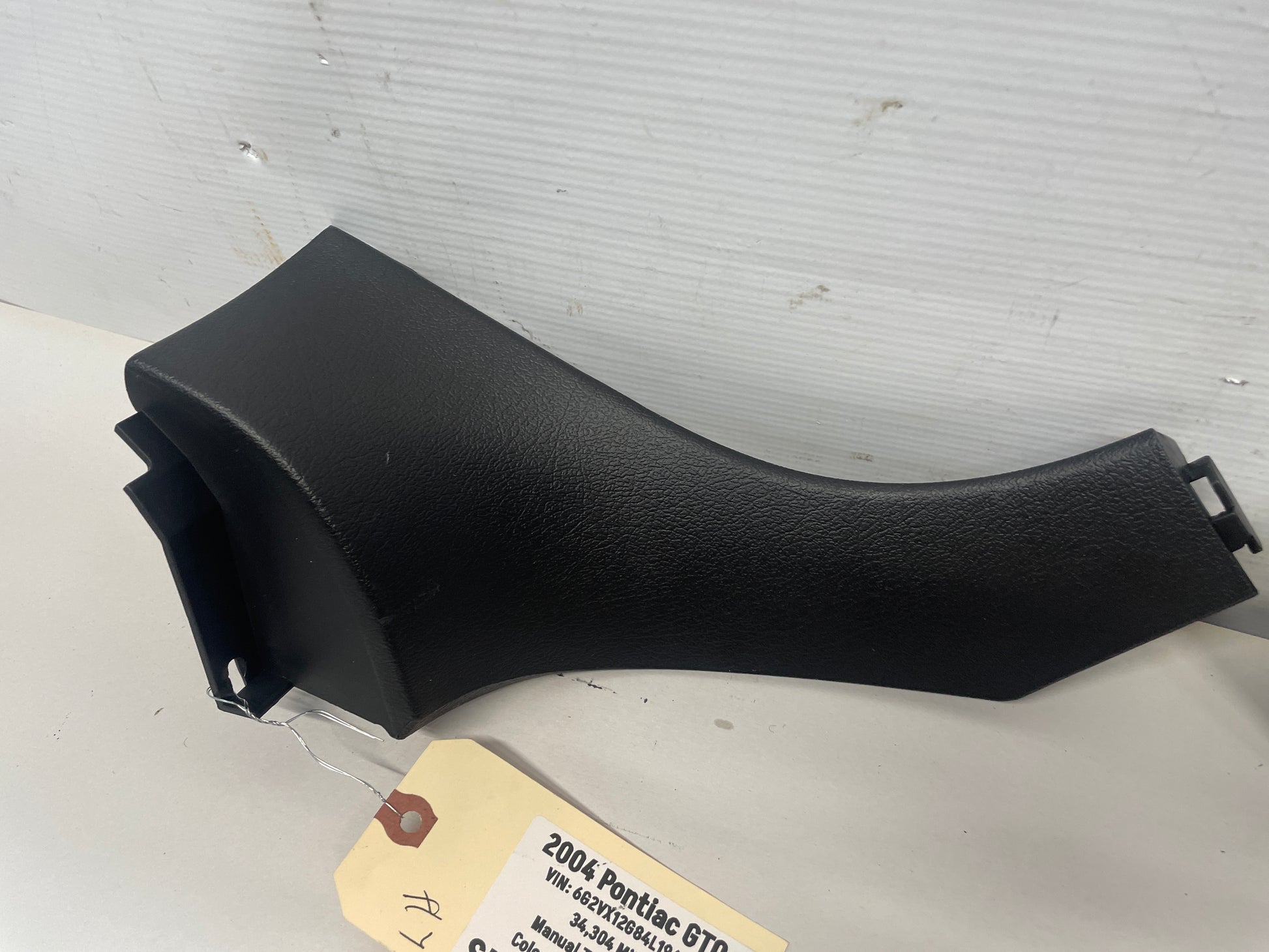 2004 Pontiac GTO RH & LH Center Console Dash Trim  OEM - Day's Parts Yard