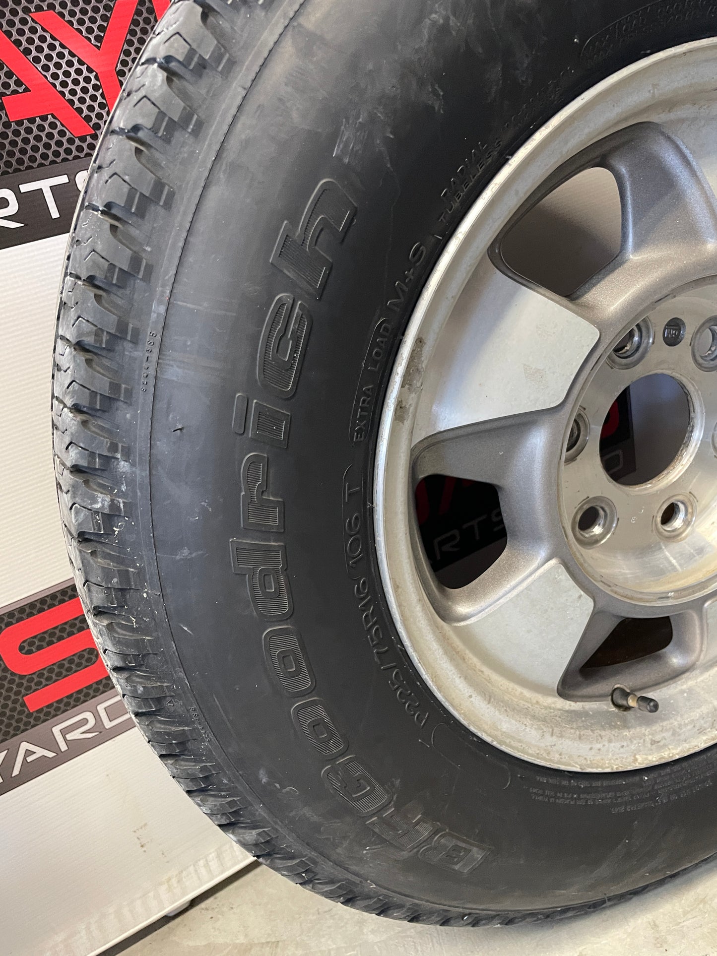 2003 Chevy Suburban Wheels & Tires 16X7 Factory OEM