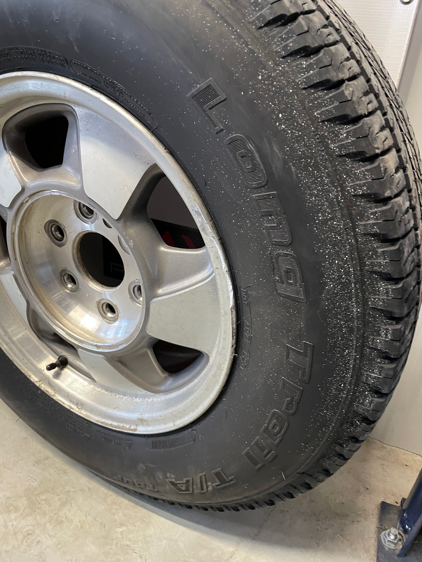 2003 Chevy Suburban Wheels & Tires 16X7 Factory OEM