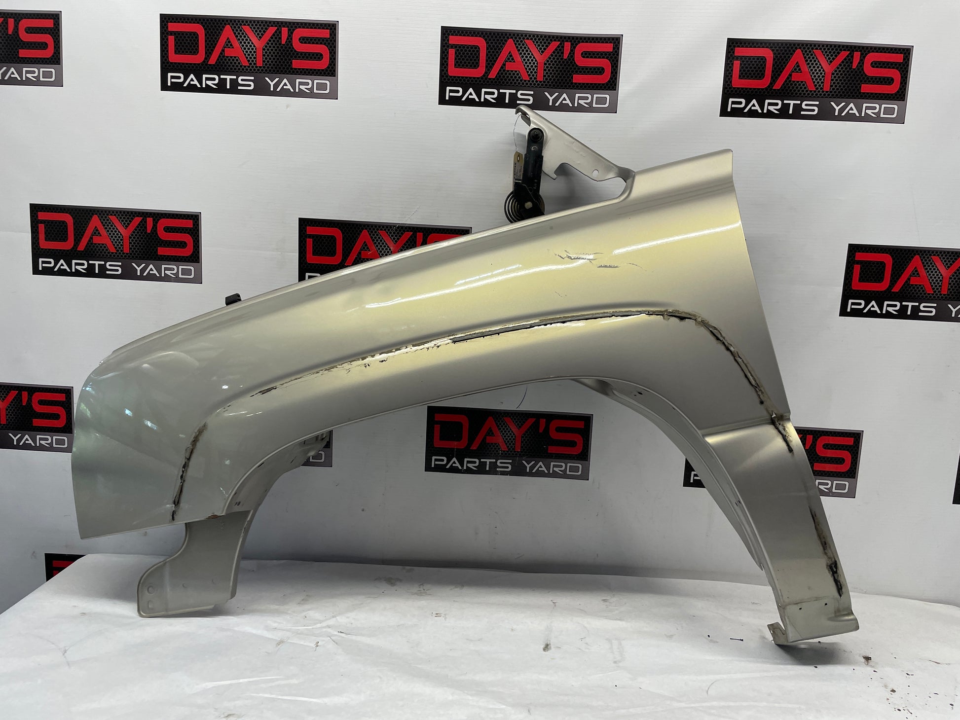 2005 Chevy Avalanche LH Driver Fender OEM - Day's Parts Yard