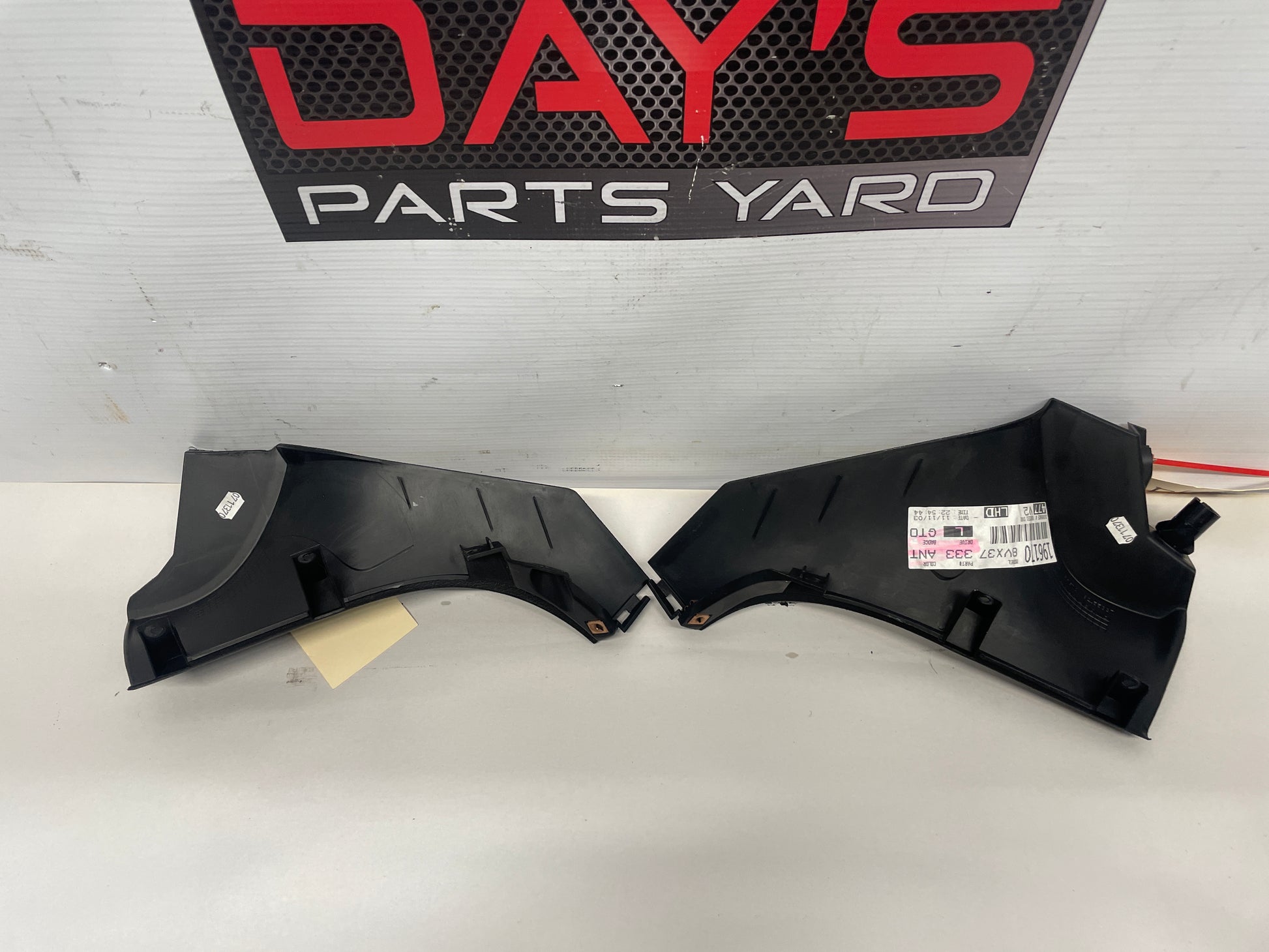 2004 Pontiac GTO RH & LH Center Console Dash Trim  OEM - Day's Parts Yard