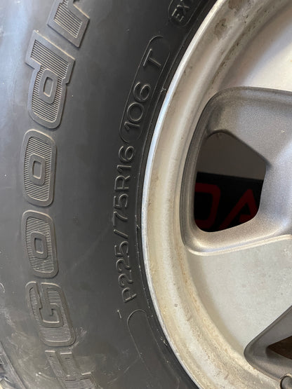 2003 Chevy Suburban Wheels & Tires 16X7 Factory OEM