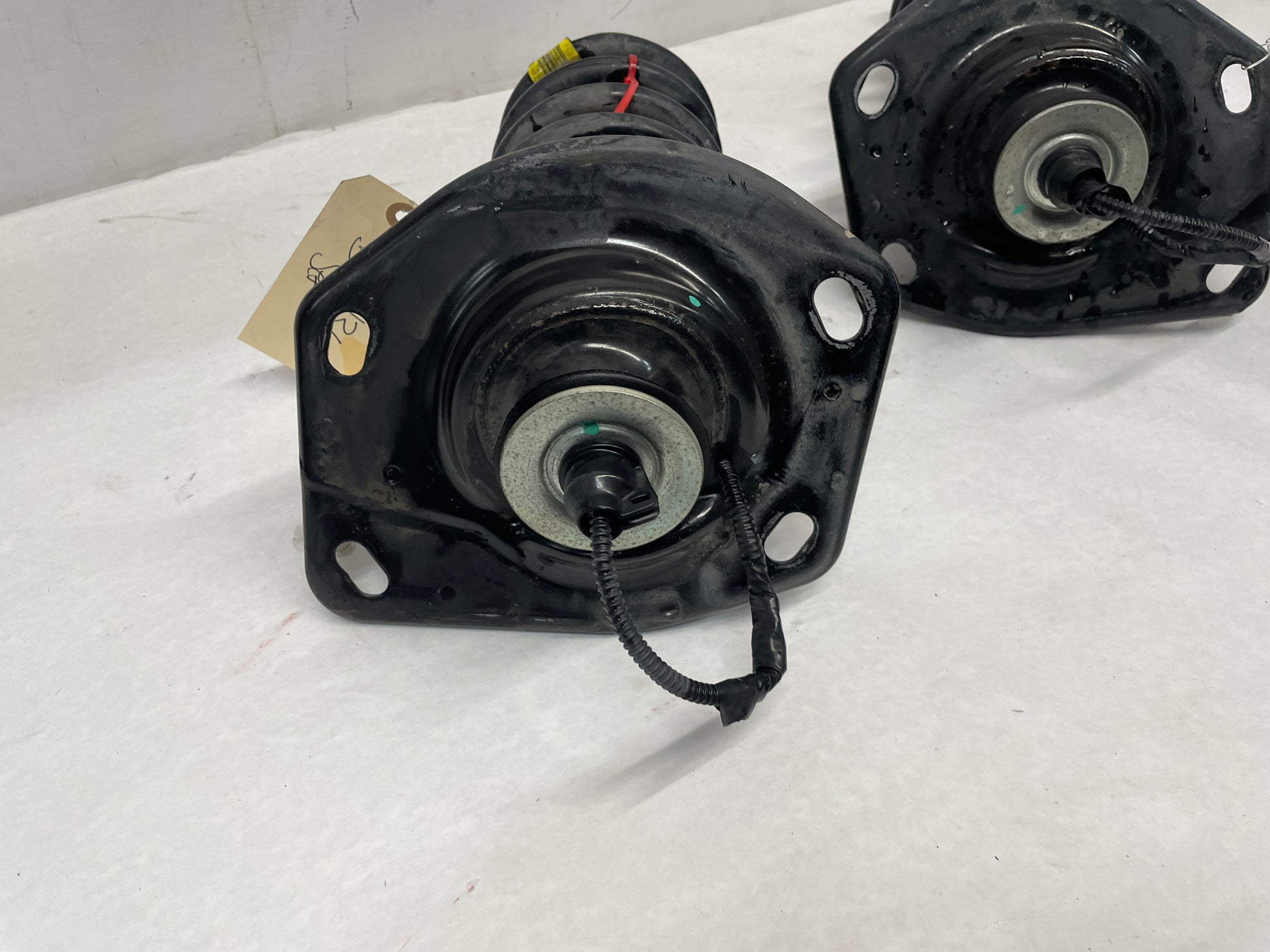 2015 Chevy SS Sedan RH & LH Rear Magnetic Ride Shocks Struts Assembly OEM - Day's Parts Yard