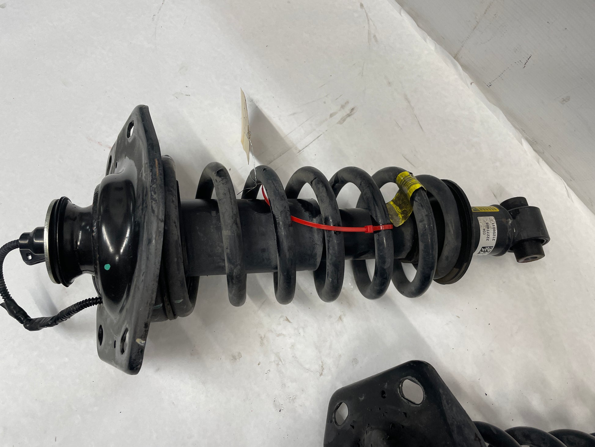 2015 Chevy SS Sedan RH & LH Rear Magnetic Ride Shocks Struts Assembly OEM - Day's Parts Yard