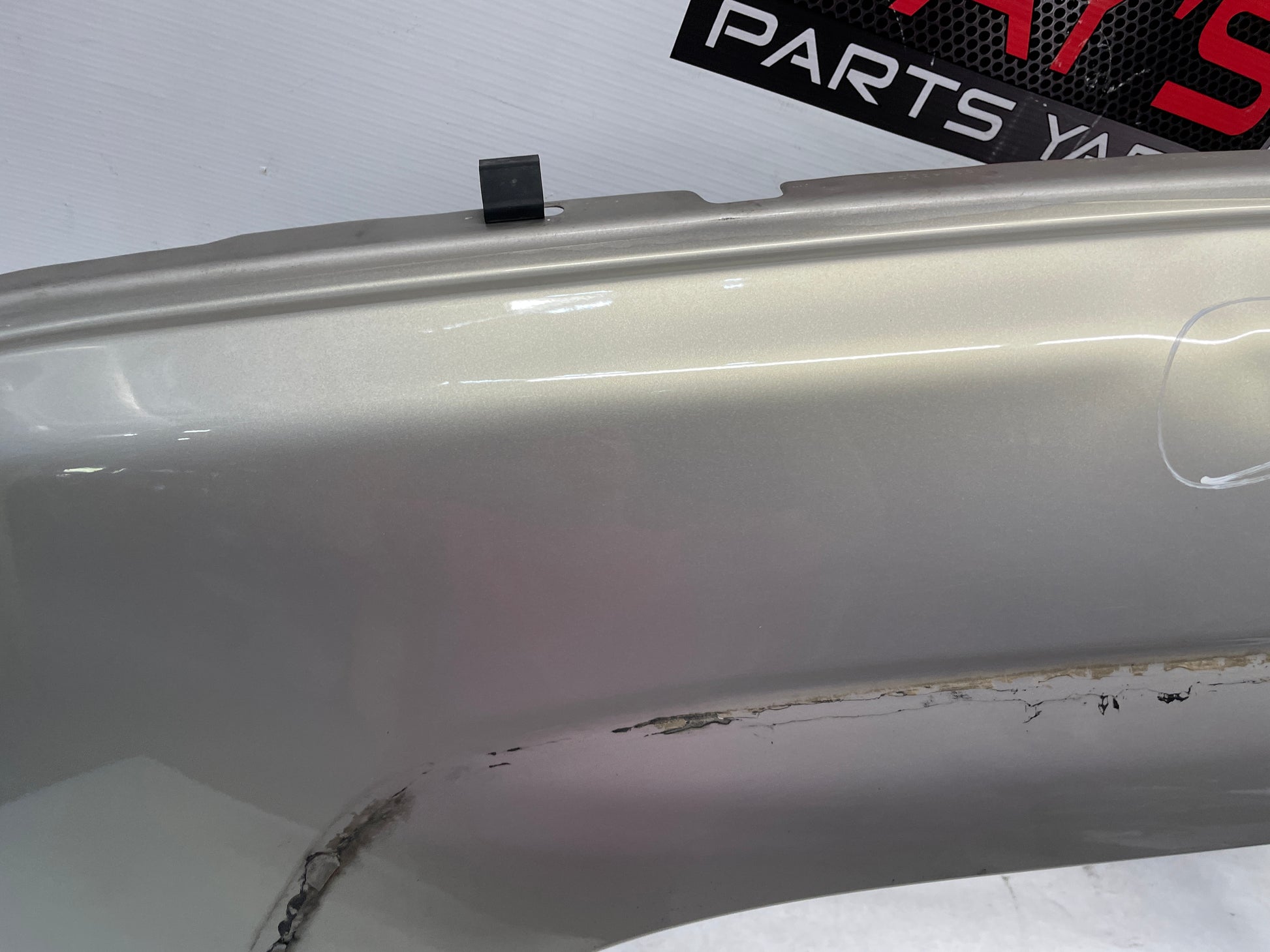 2005 Chevy Avalanche LH Driver Fender OEM - Day's Parts Yard