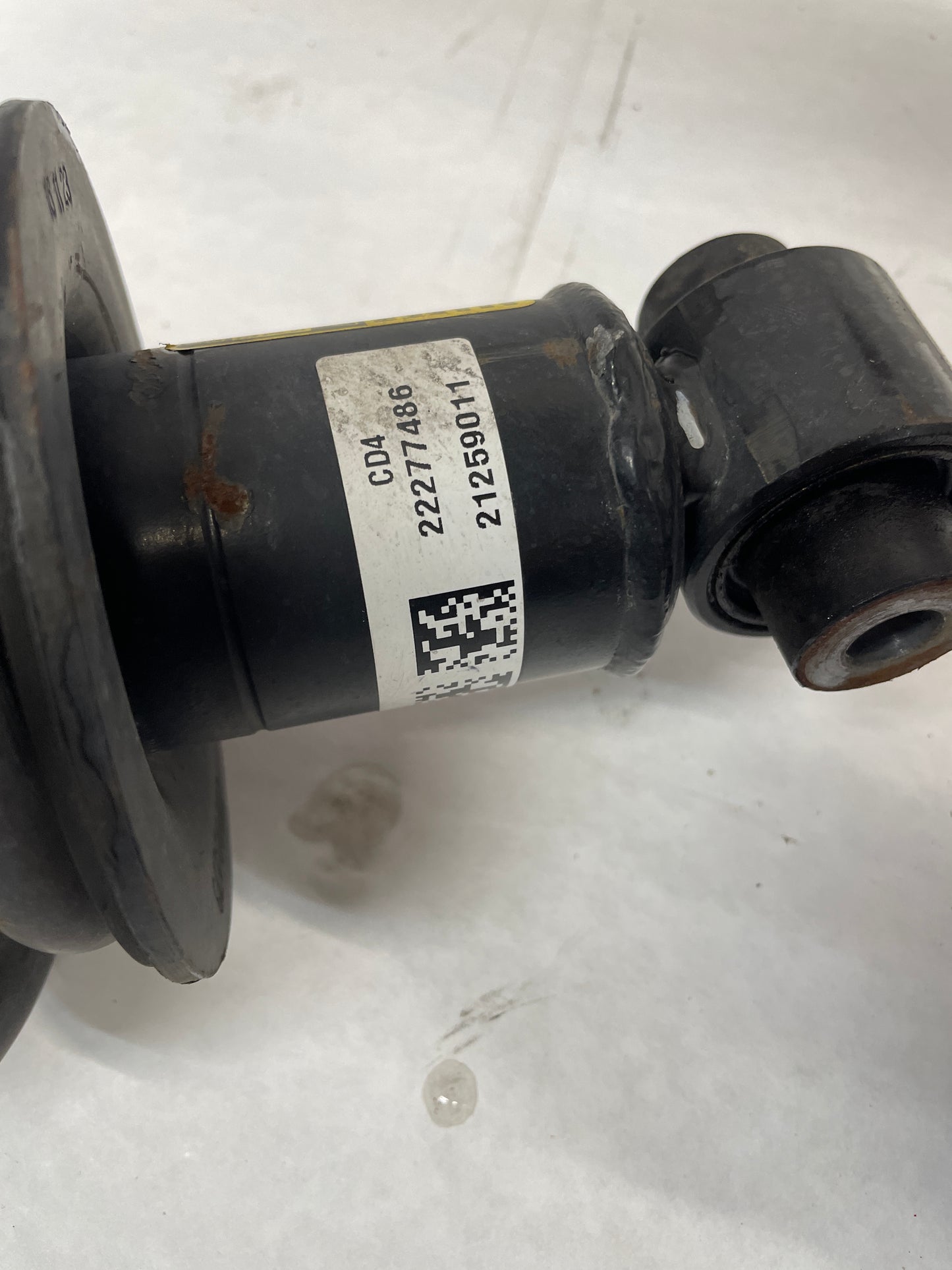 2015 Chevy SS Sedan RH & LH Rear Magnetic Ride Shocks Struts Assembly OEM - Day's Parts Yard