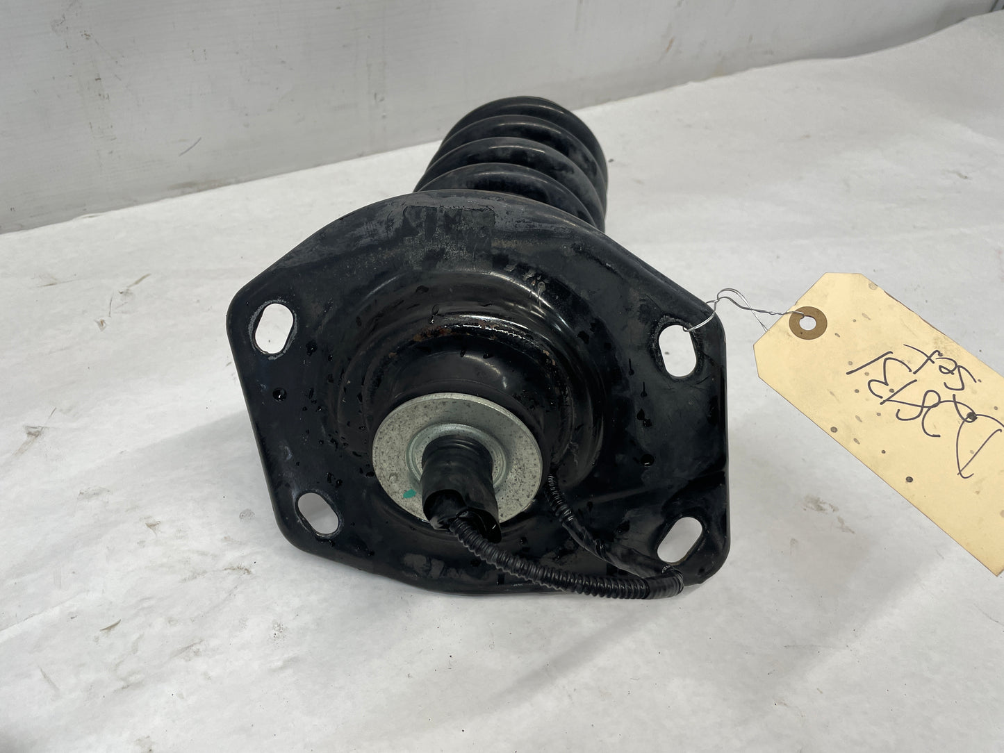 2015 Chevy SS Sedan RH & LH Rear Magnetic Ride Shocks Struts Assembly OEM - Day's Parts Yard