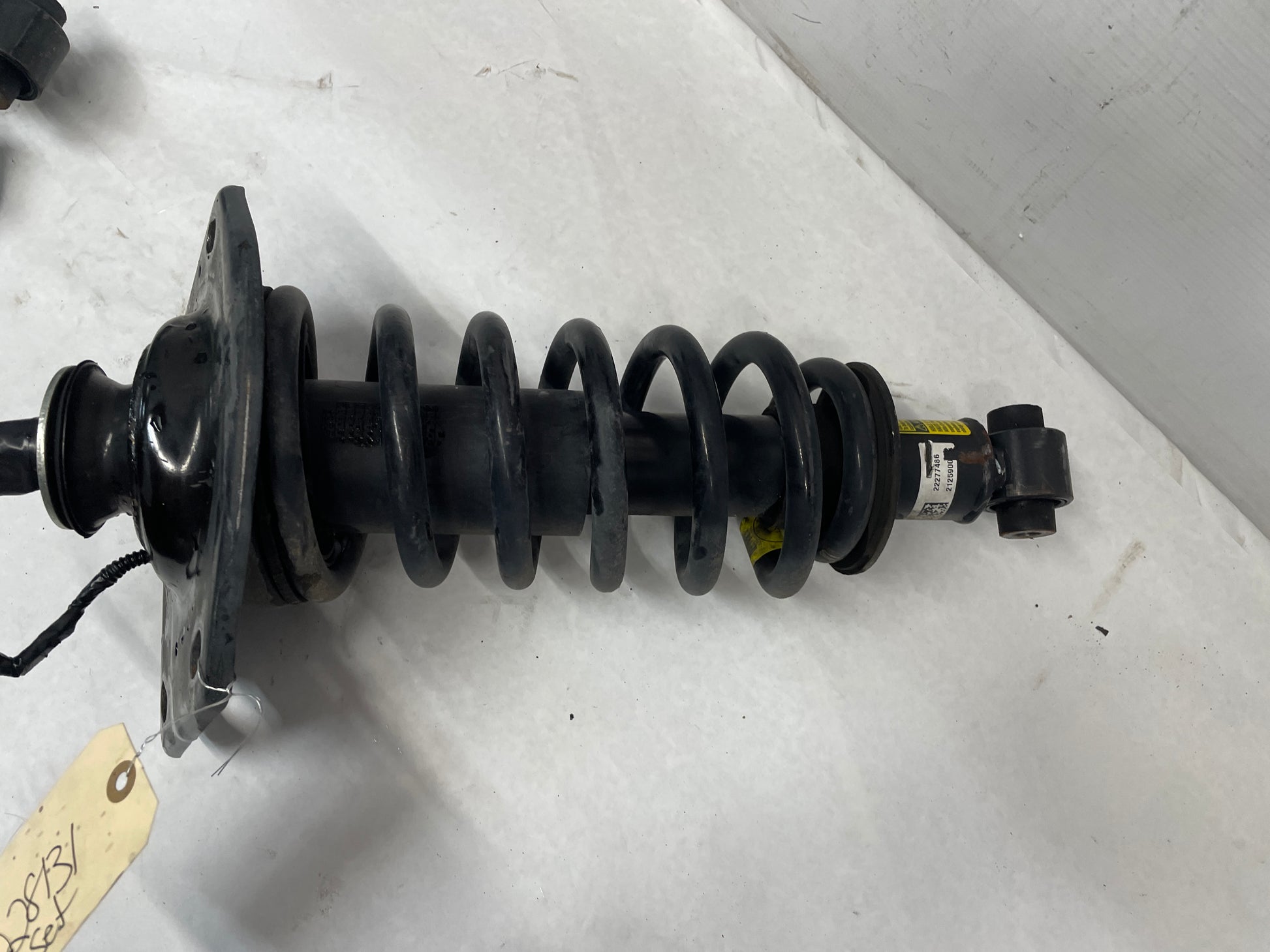 2015 Chevy SS Sedan RH & LH Rear Magnetic Ride Shocks Struts Assembly OEM - Day's Parts Yard