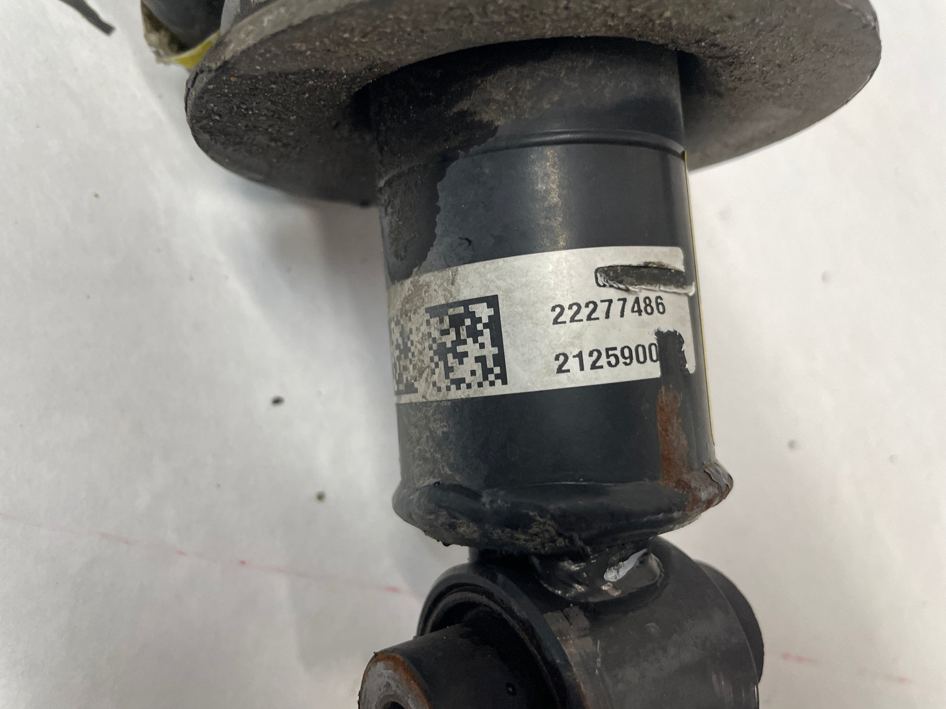 2015 Chevy SS Sedan RH & LH Rear Magnetic Ride Shocks Struts Assembly OEM - Day's Parts Yard