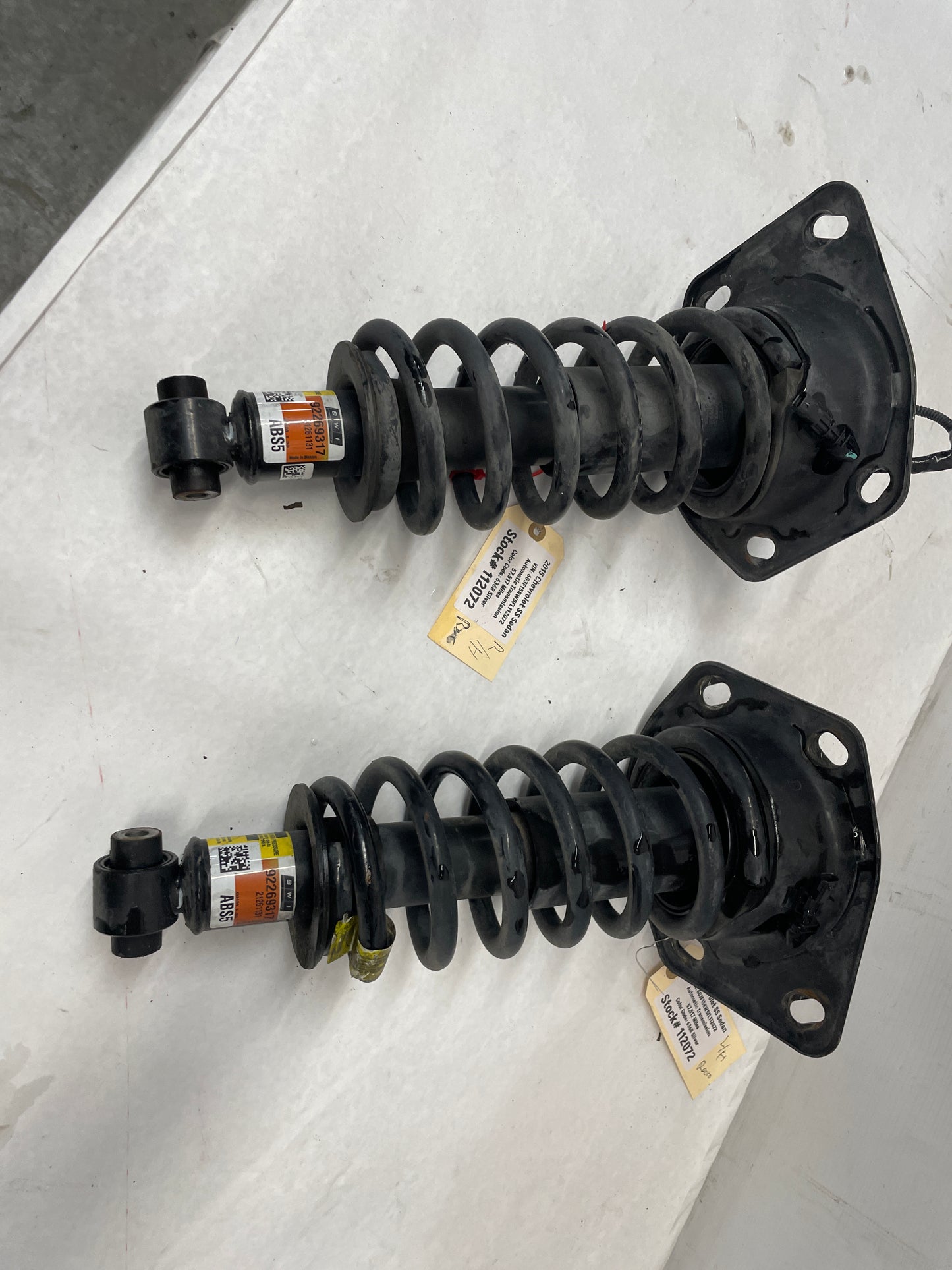 2015 Chevy SS Sedan RH & LH Rear Magnetic Ride Shocks Struts Assembly OEM - Day's Parts Yard