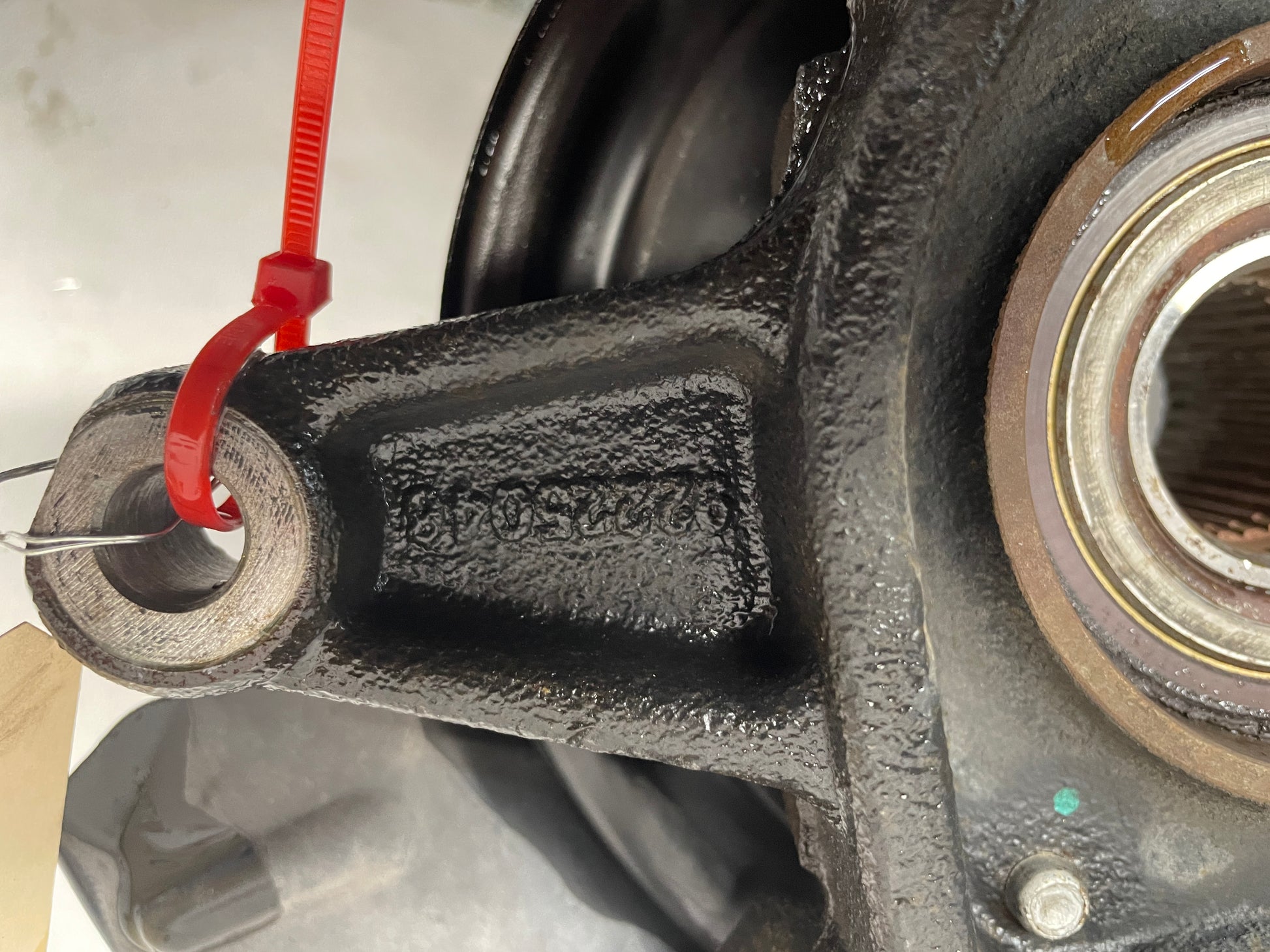 2015 Chevy SS Sedan RH Passenger Rear Suspension Spindle Hub Knuckle Assembly OEM - Day's Parts Yard