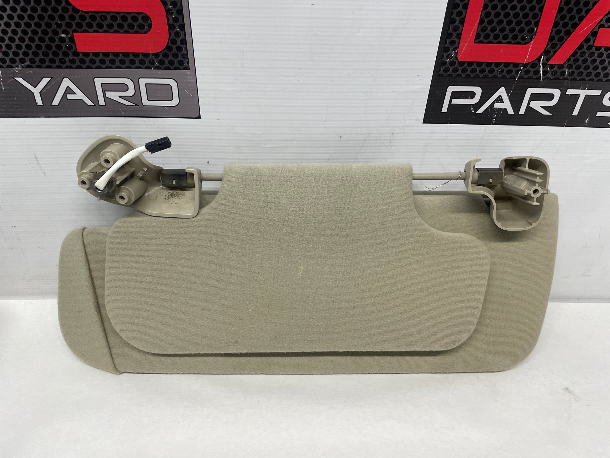 2003 Chevy Suburban RH & LH Sunvisors Sun Visors w/ Clips OEM - Day's Parts Yard