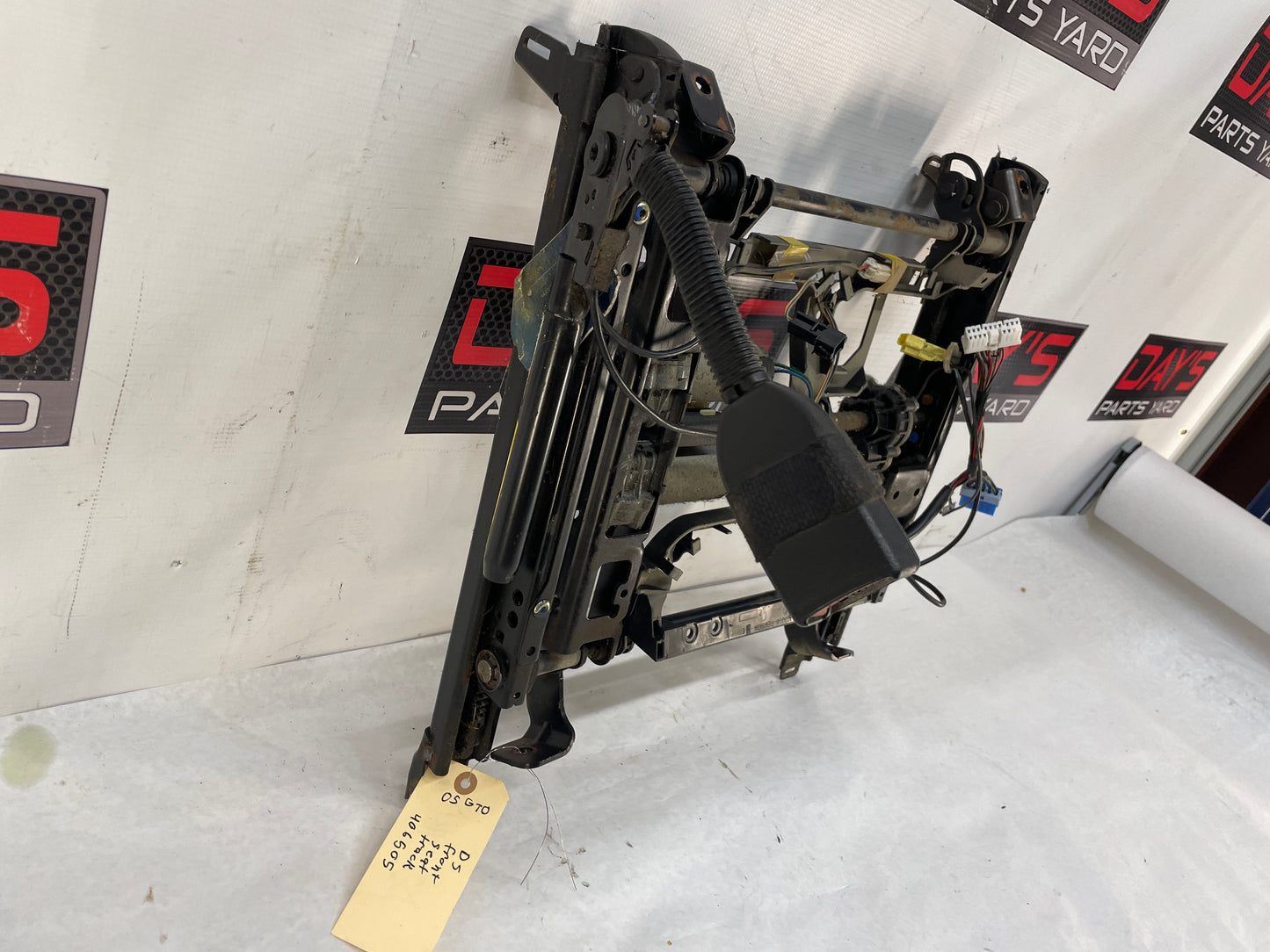 2005 Pontiac GTO LH Driver Front Seat Track Electric Frame Adjuster Motor Assembly OEM