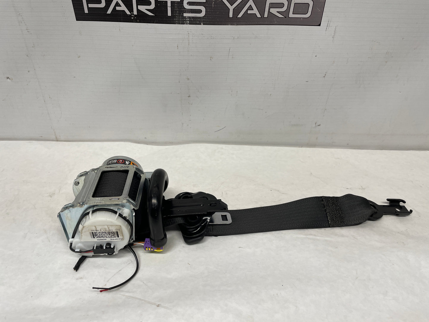 2017 Chevy Camaro SS RH Front Seat Belt Seatbelt Retractor OEM