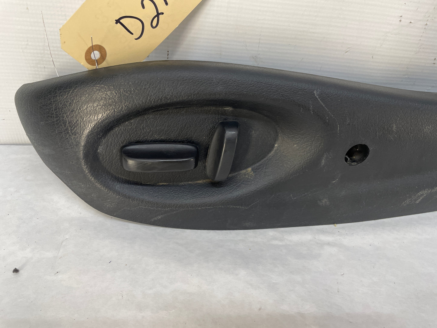 2005 Pontiac GTO LH Driver Front Power Seat Access Controls Buttons Module OEM