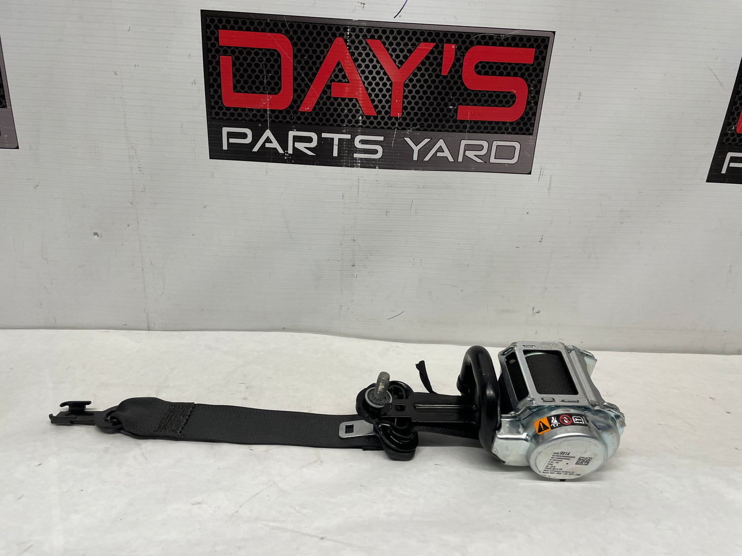 2017 Chevy Camaro SS LH Front Seat Belt Seatbelt Retractor OEM