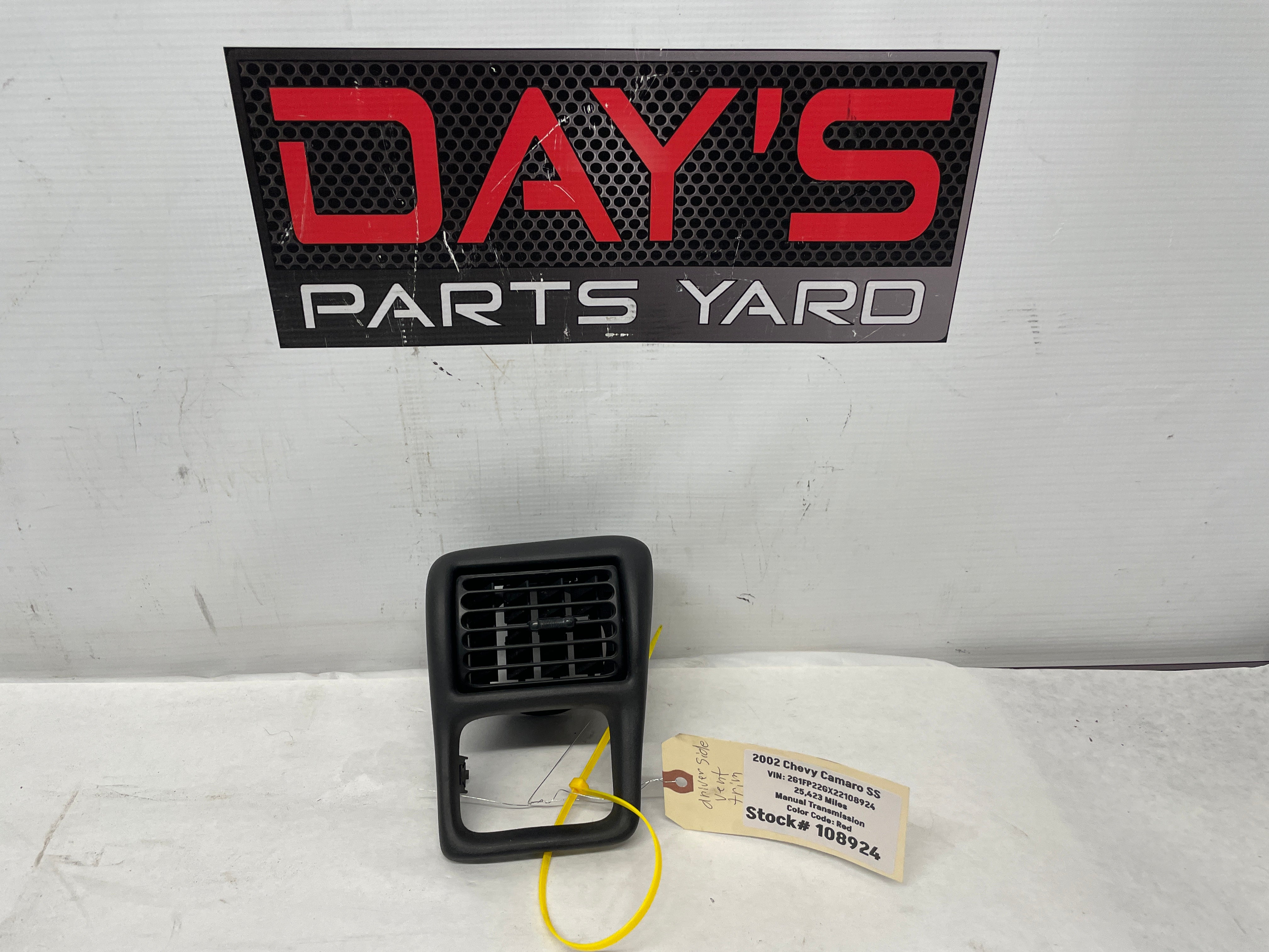 しー 2002 Chevy Camaro SS LH Driver Ebony Black Dash Vent OEM