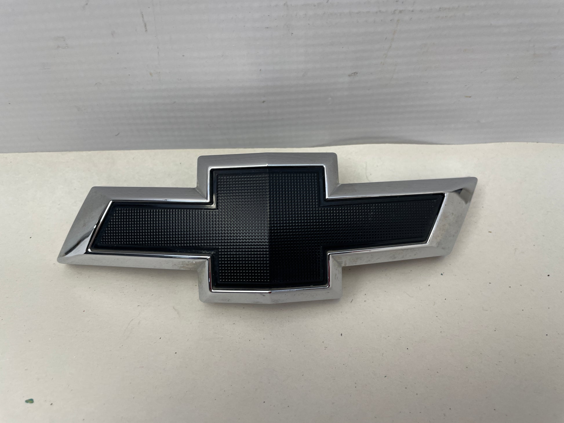 2017 Chevy Camaro SS Front Bumper Grill Emblem OEM - Day's Parts Yard
