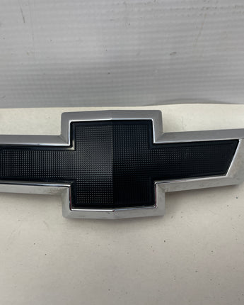 2017 Chevy Camaro SS Front Bumper Grill Emblem OEM