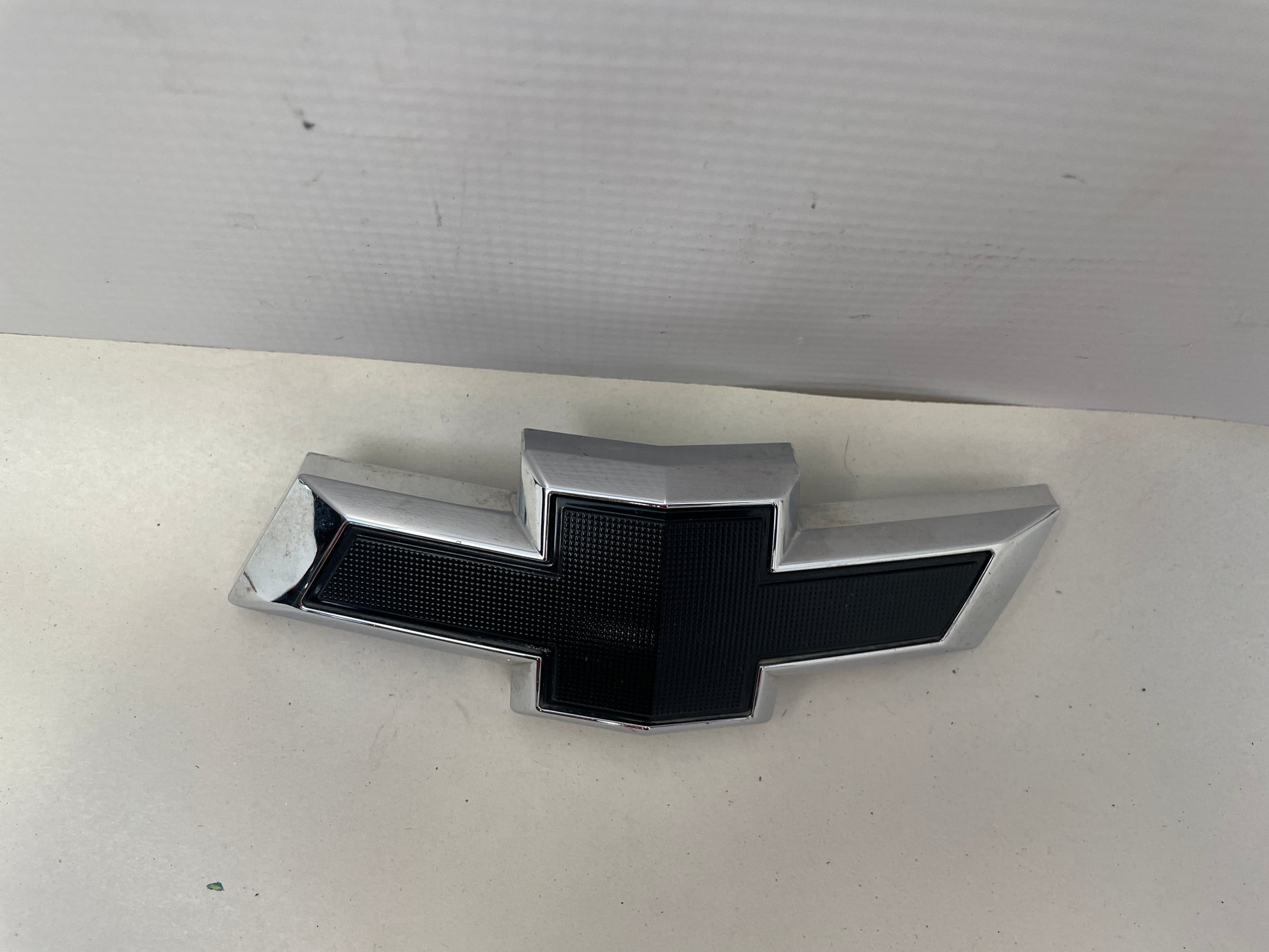 2017 Chevy Camaro SS Front Bumper Grill Emblem OEM - Day's Parts Yard