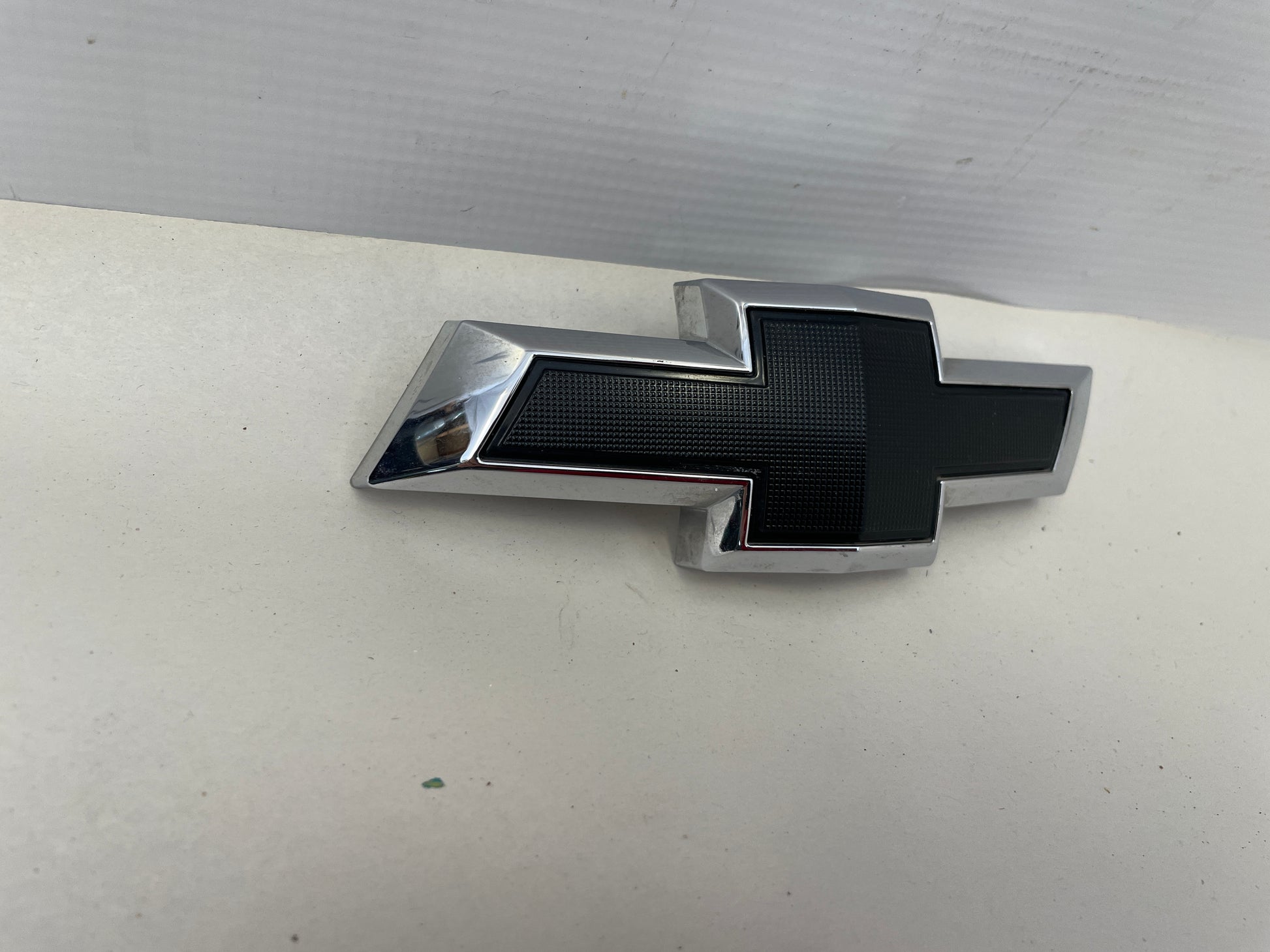 2017 Chevy Camaro SS Front Bumper Grill Emblem OEM - Day's Parts Yard