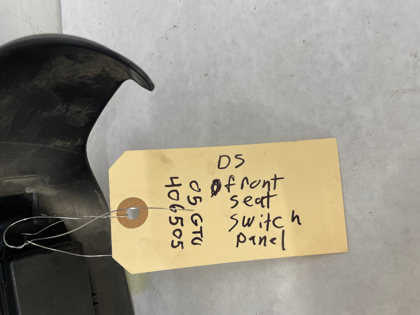 2005 Pontiac GTO LH Driver Front Power Seat Access Controls Buttons Module OEM