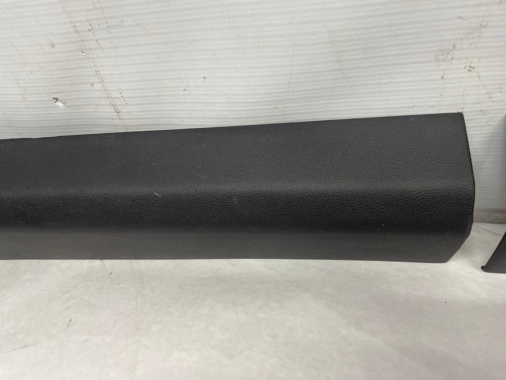 2015 Chevy SS Sedan RH & LH Front Interior Carpet Retainer Sill Moldings Trim OEM - Day's Parts Yard