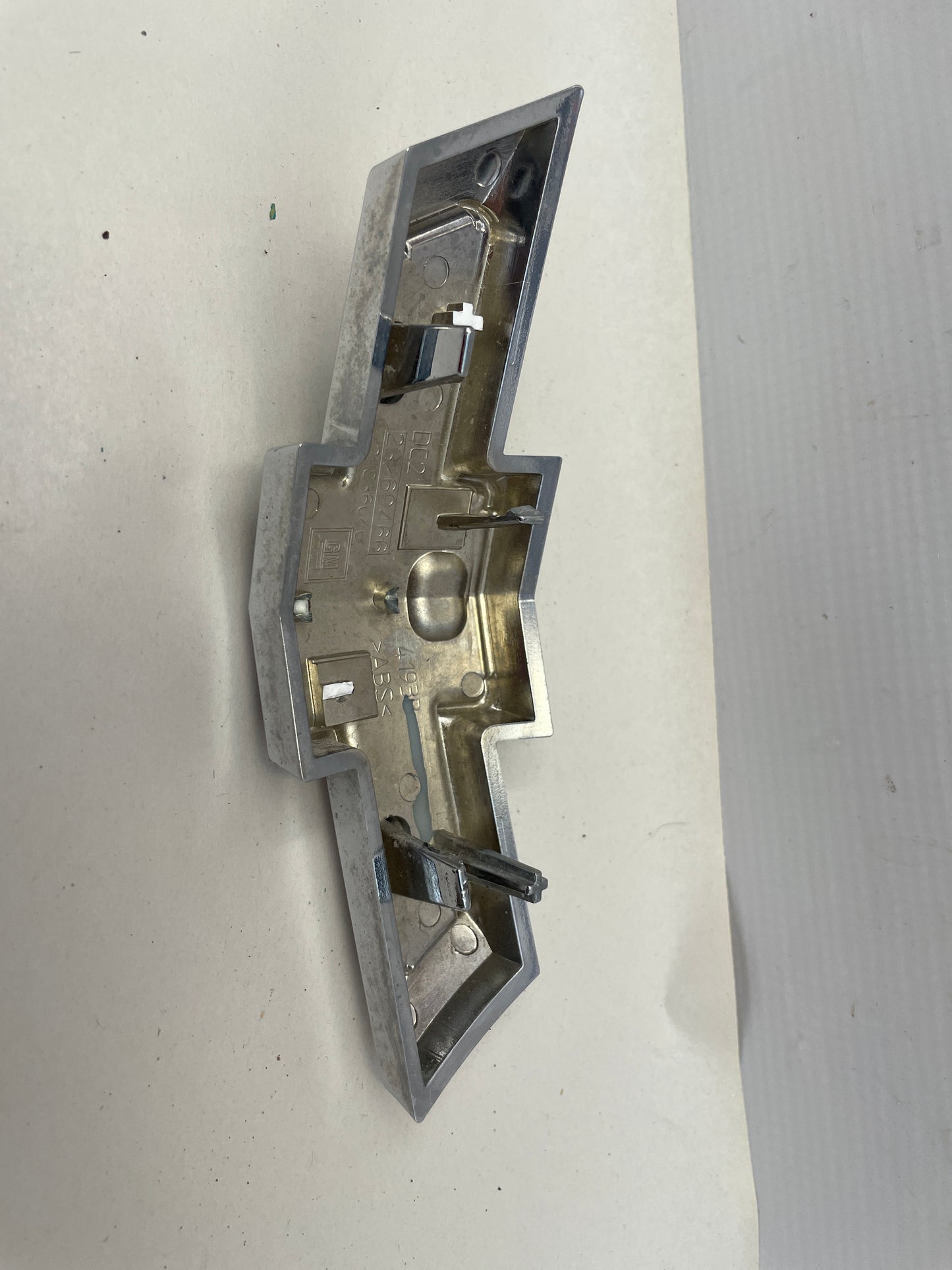 2017 Chevy Camaro SS Front Bumper Grill Emblem OEM - Day's Parts Yard