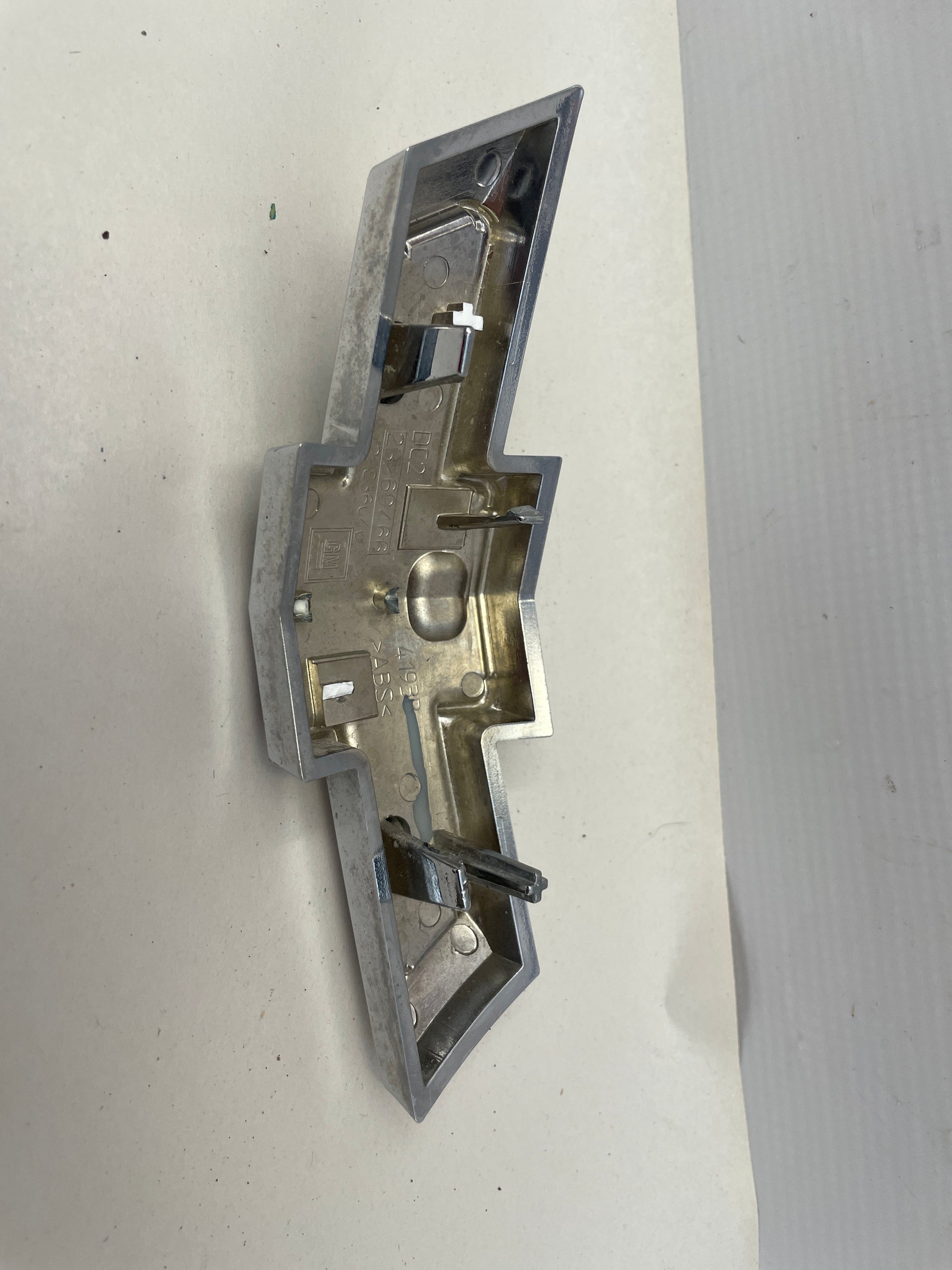 2017 Chevy Camaro SS Front Bumper Grill Emblem OEM - Day's Parts Yard