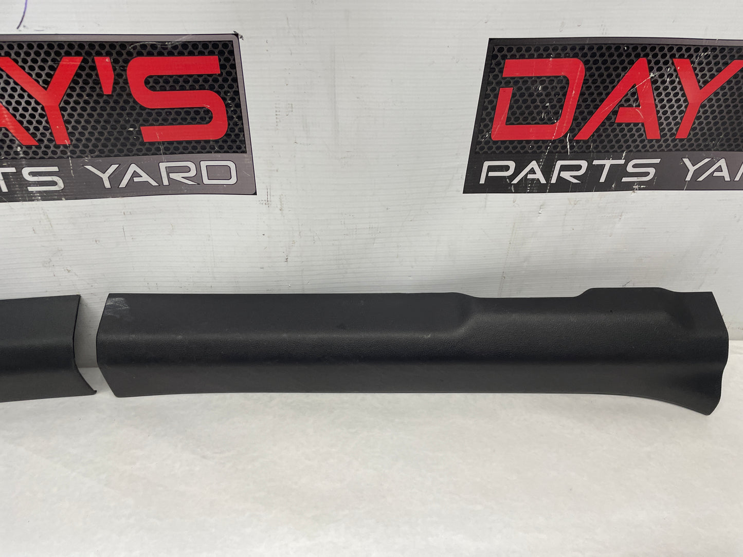 2015 Chevy SS Sedan RH & LH Front Interior Carpet Retainer Sill Moldings Trim OEM - Day's Parts Yard