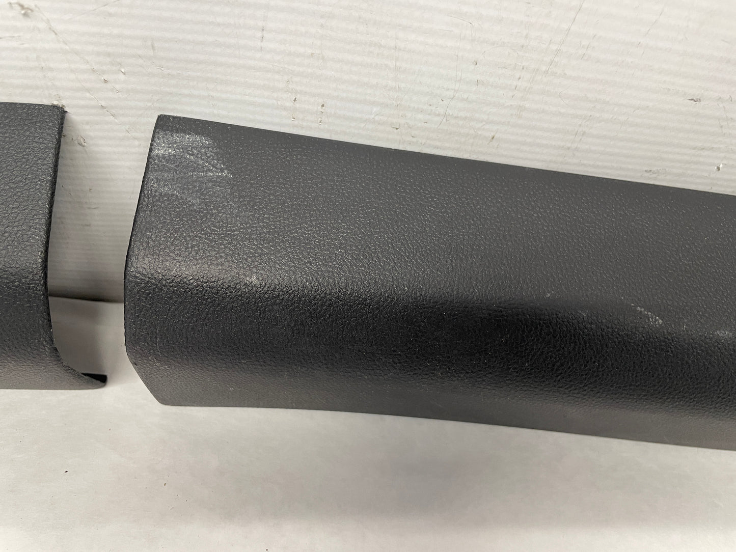 2015 Chevy SS Sedan RH & LH Front Interior Carpet Retainer Sill Moldings Trim OEM - Day's Parts Yard